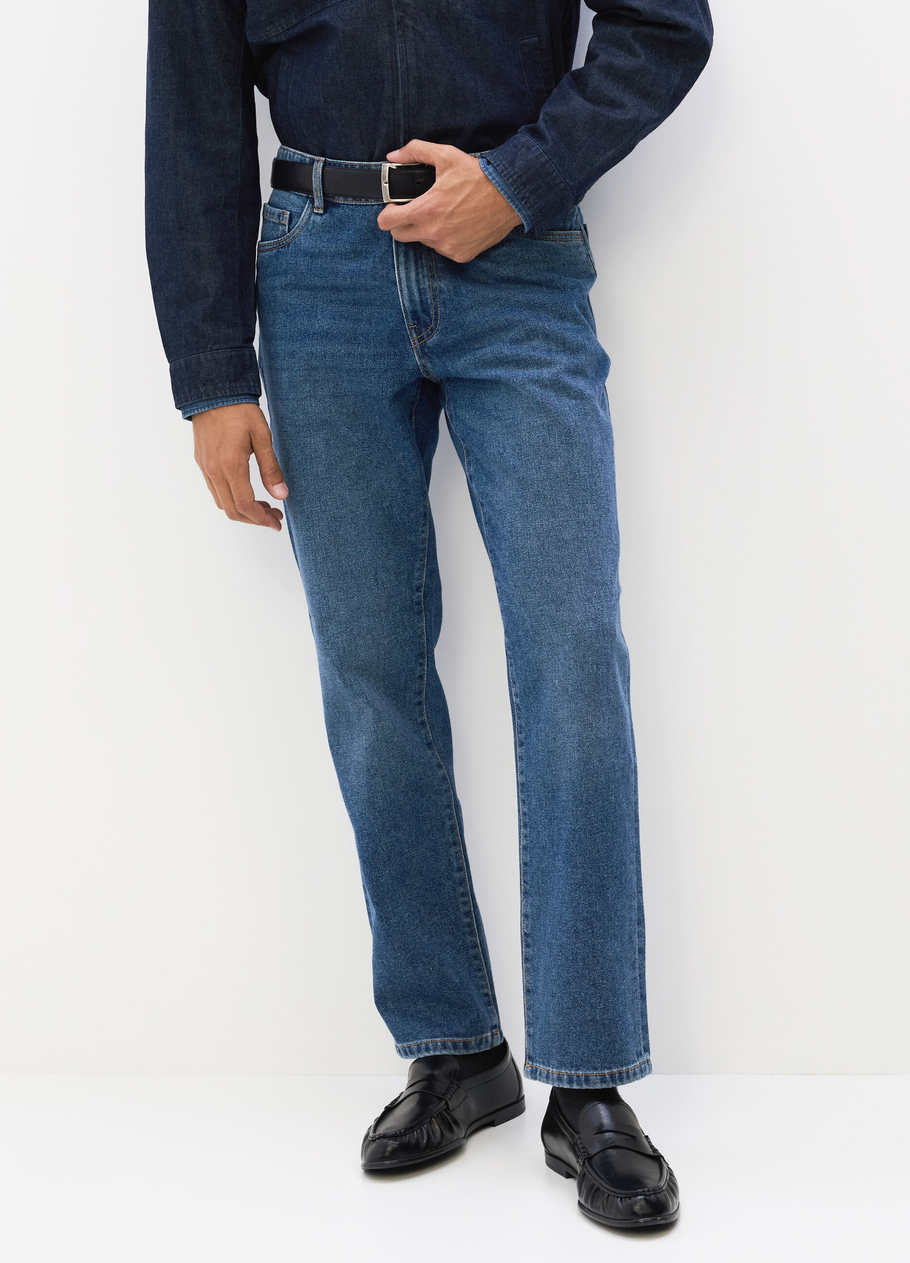 Jeans regular fit in denim misto cotone uomo_2