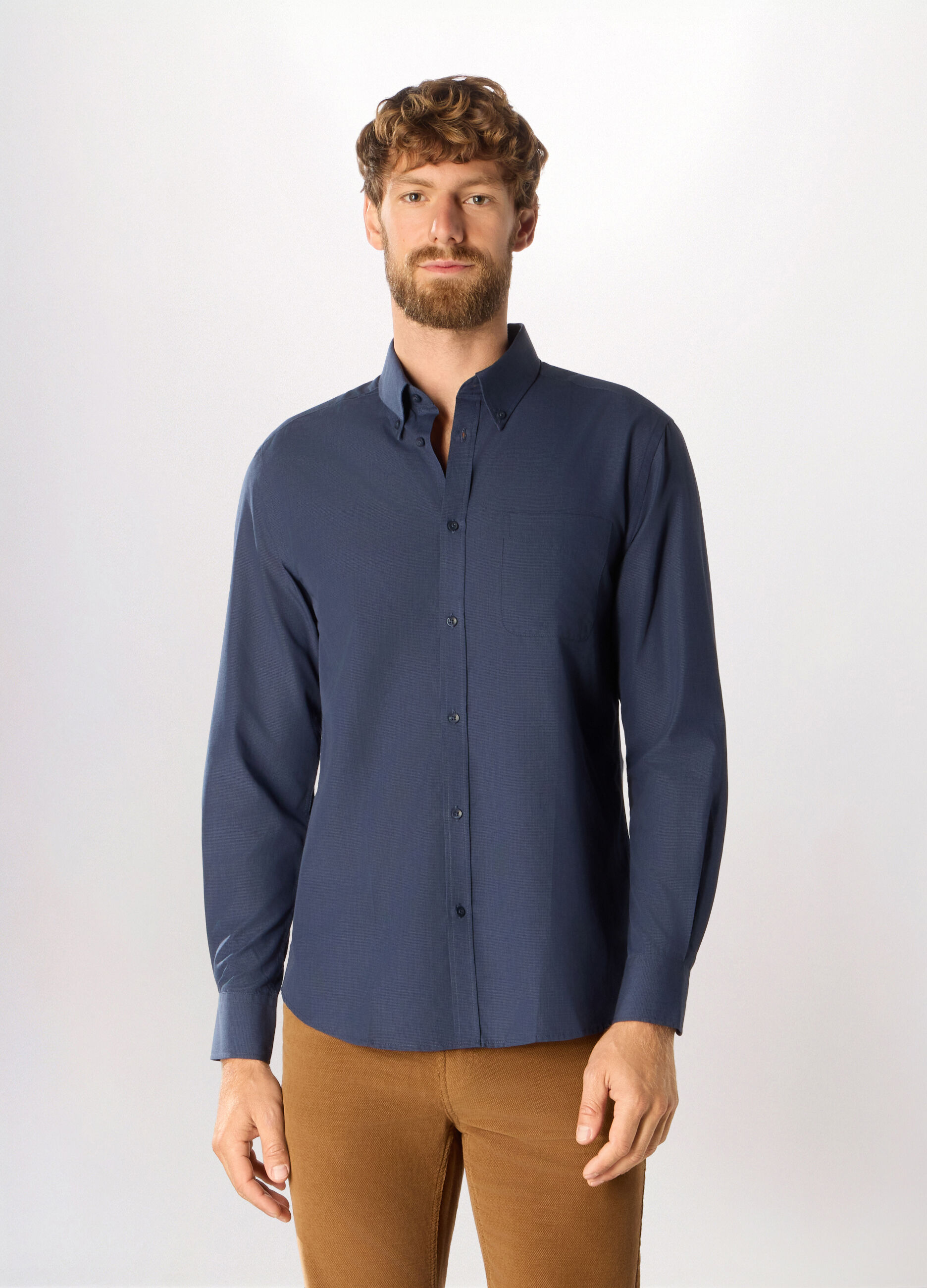 Camicia slim fit con colletto button down uomo_0