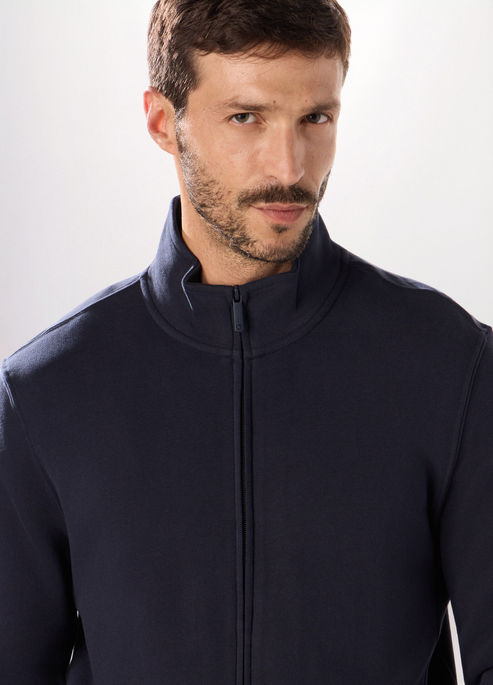 Felpa slim con zip in puro cotone uomo_2