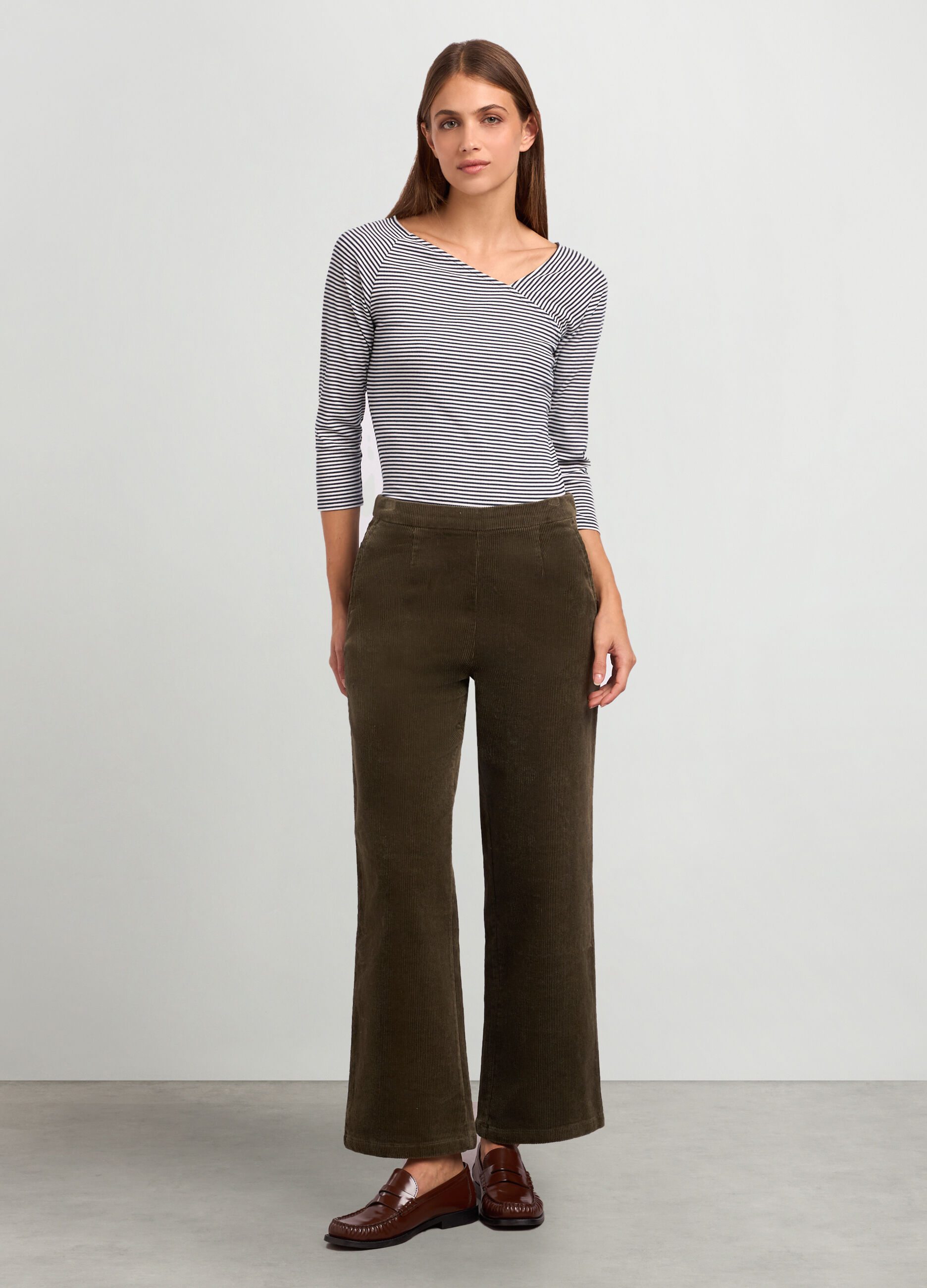 Pantaloni flare fit in velluto a costine donna_0