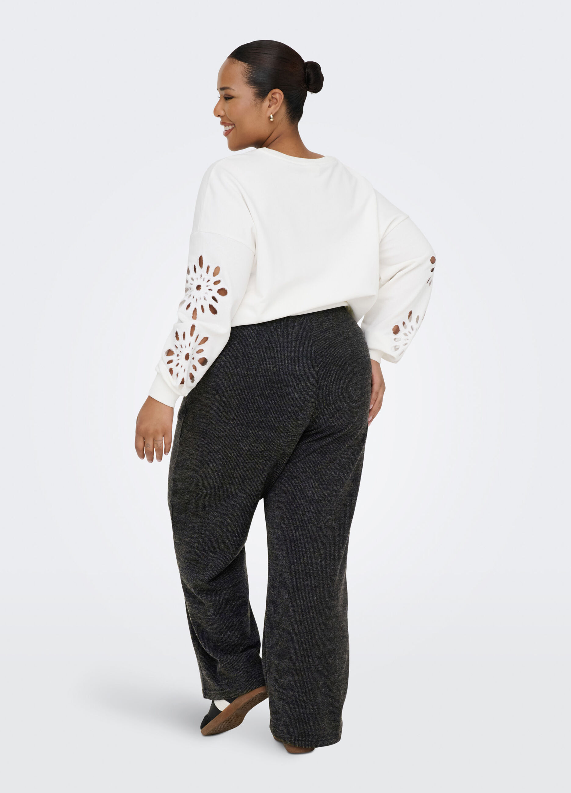  Pantaloni a gamba larga_1