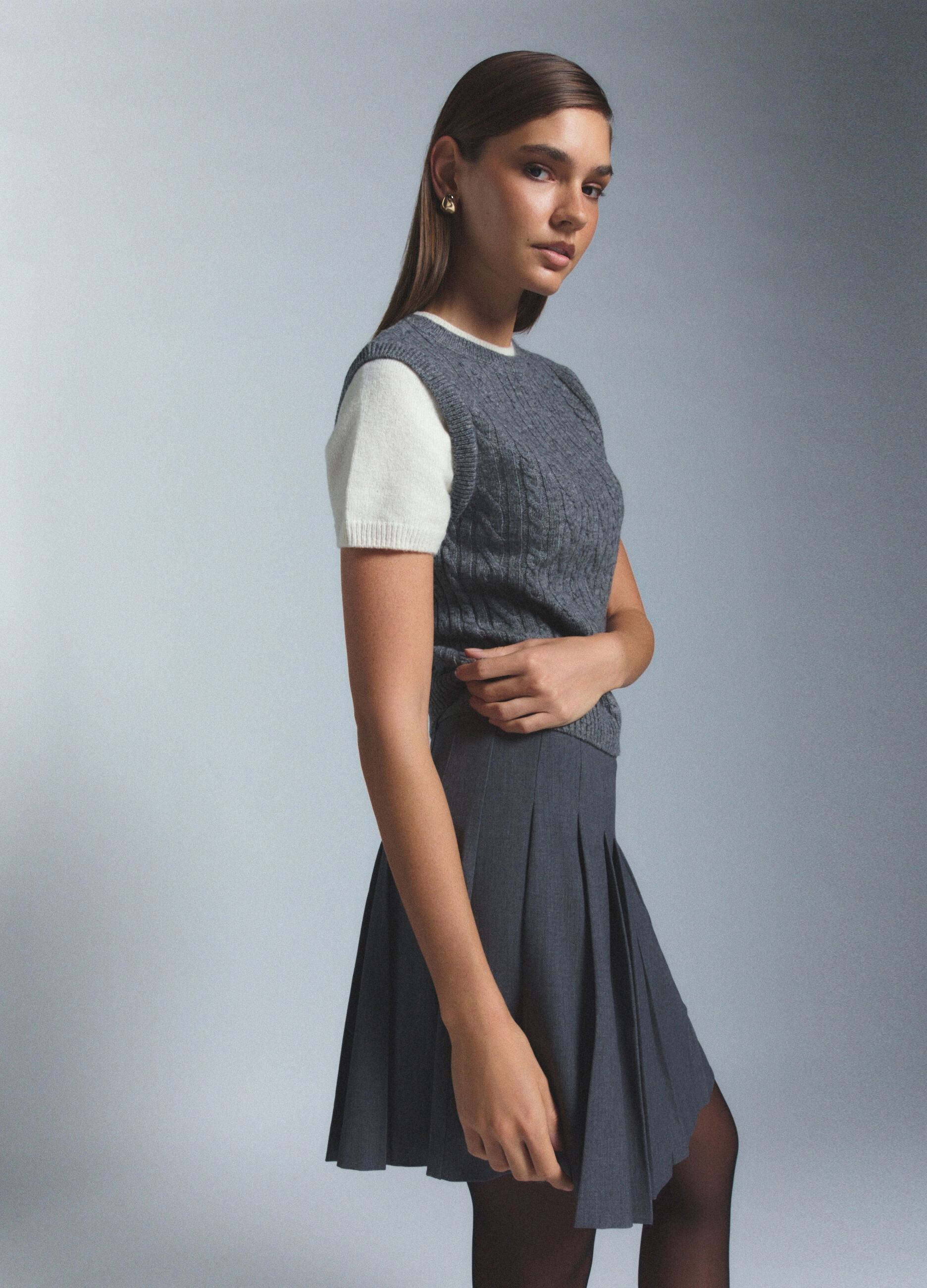 Gilet girocollo con lavorazione a treccia donna_3