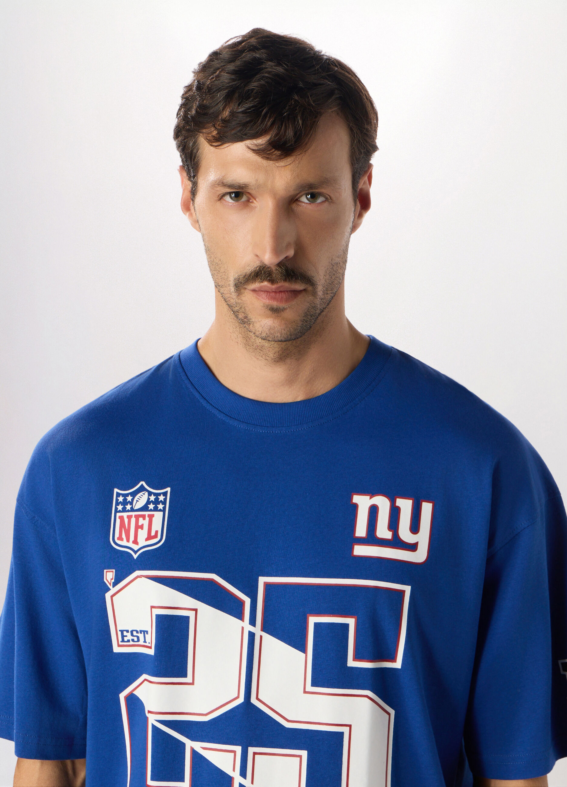 T-shirt girocollo con stampa NFL uomo_2