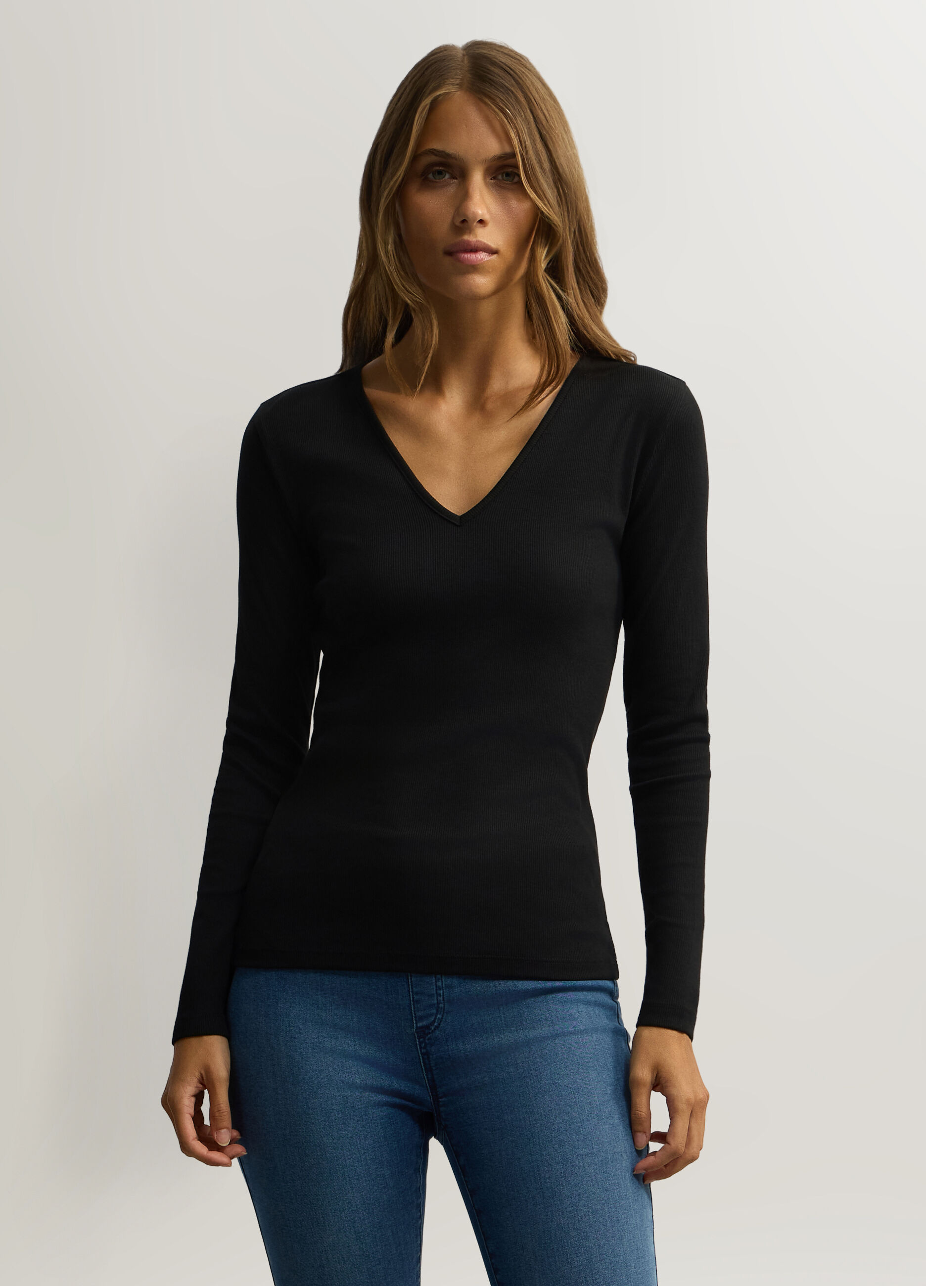 T-shirt Slim Fit con scollo a V stretch donna_0