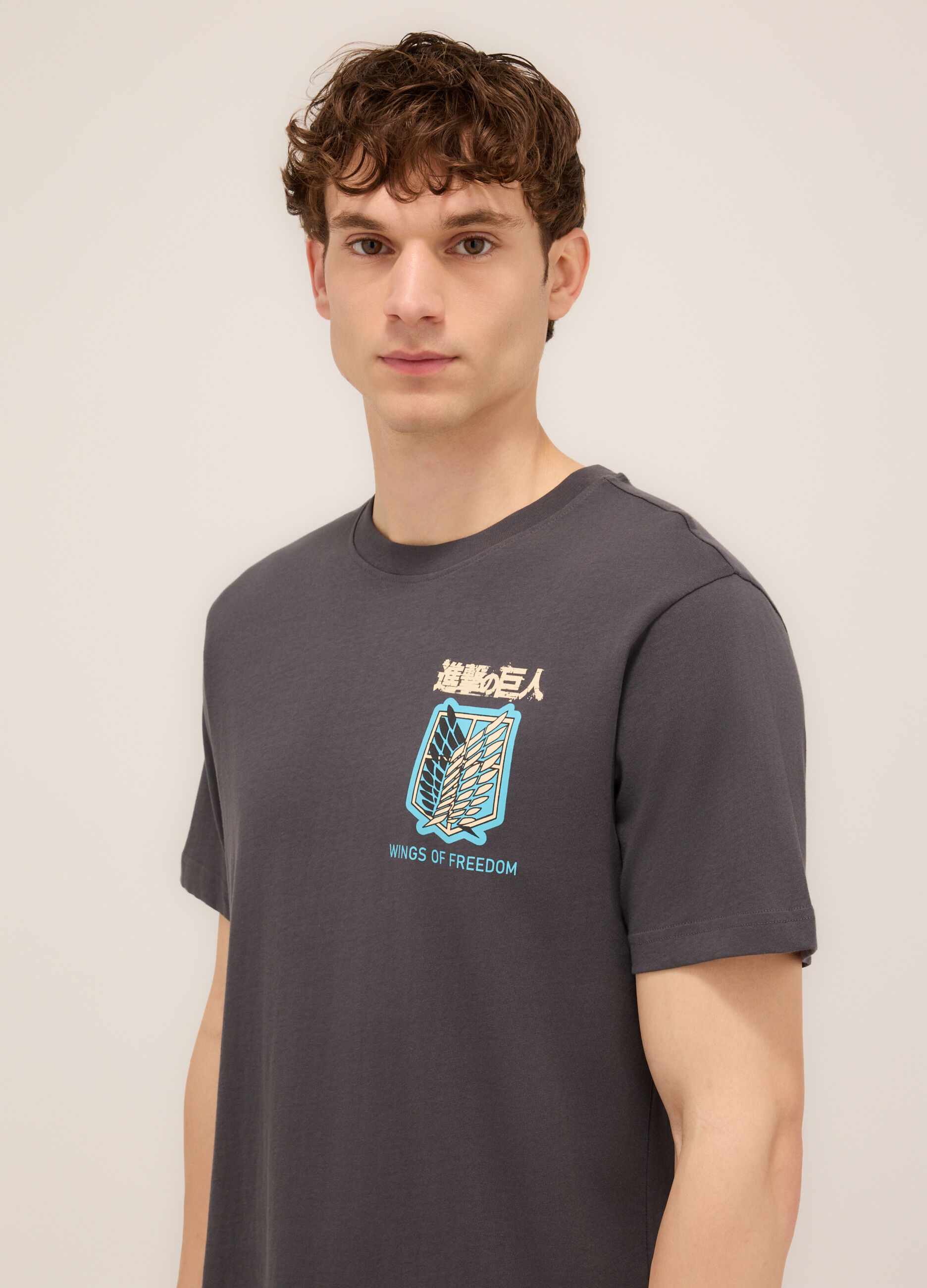 T-shirt girocollo stampa Attack on Titan uomo_2