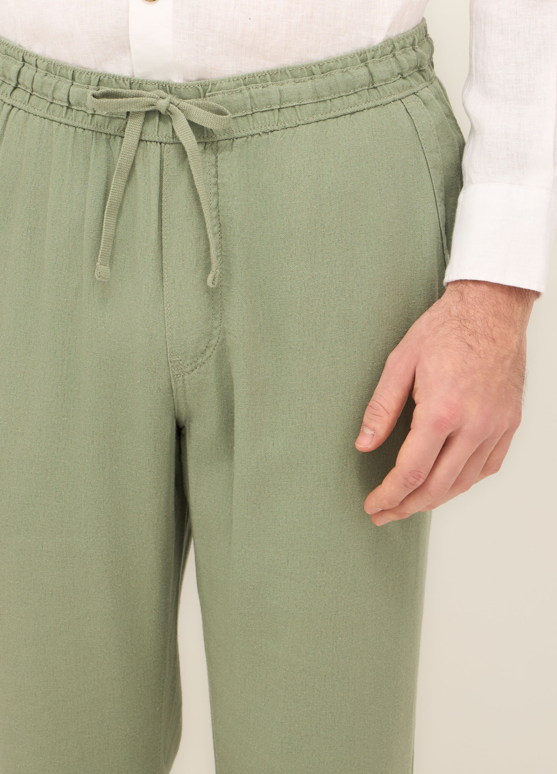 Pantaloni chino in misto lino con coulisse uomo_2