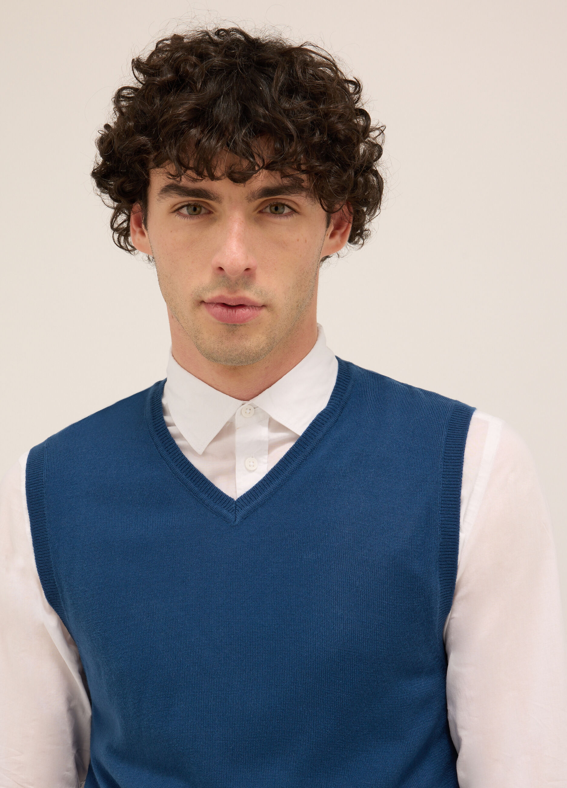 Gilet collo a V in maglia rasata uomo_2