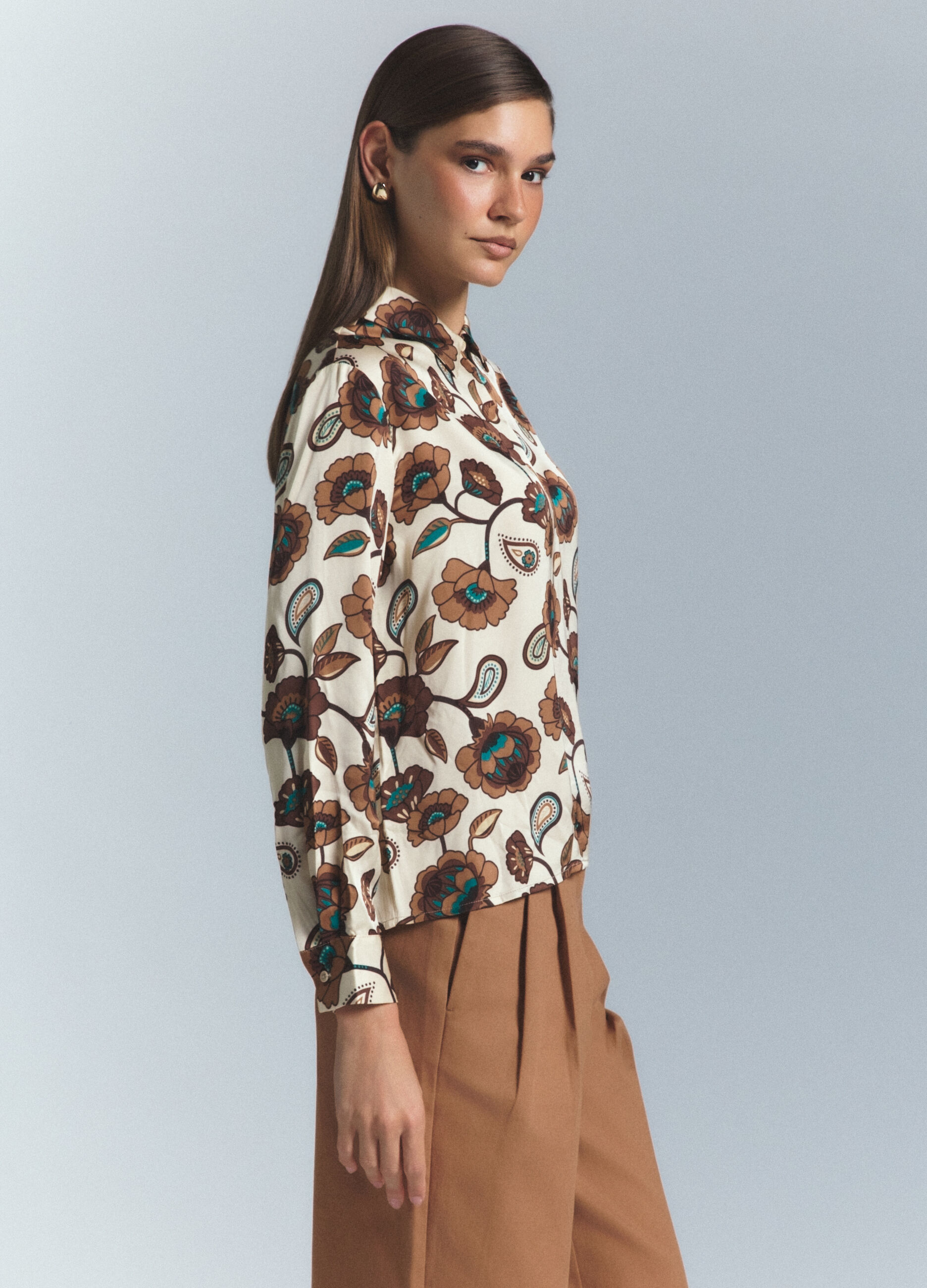 Blusa Fit Regular con colletto classico in raso di pura viscosa donna_2