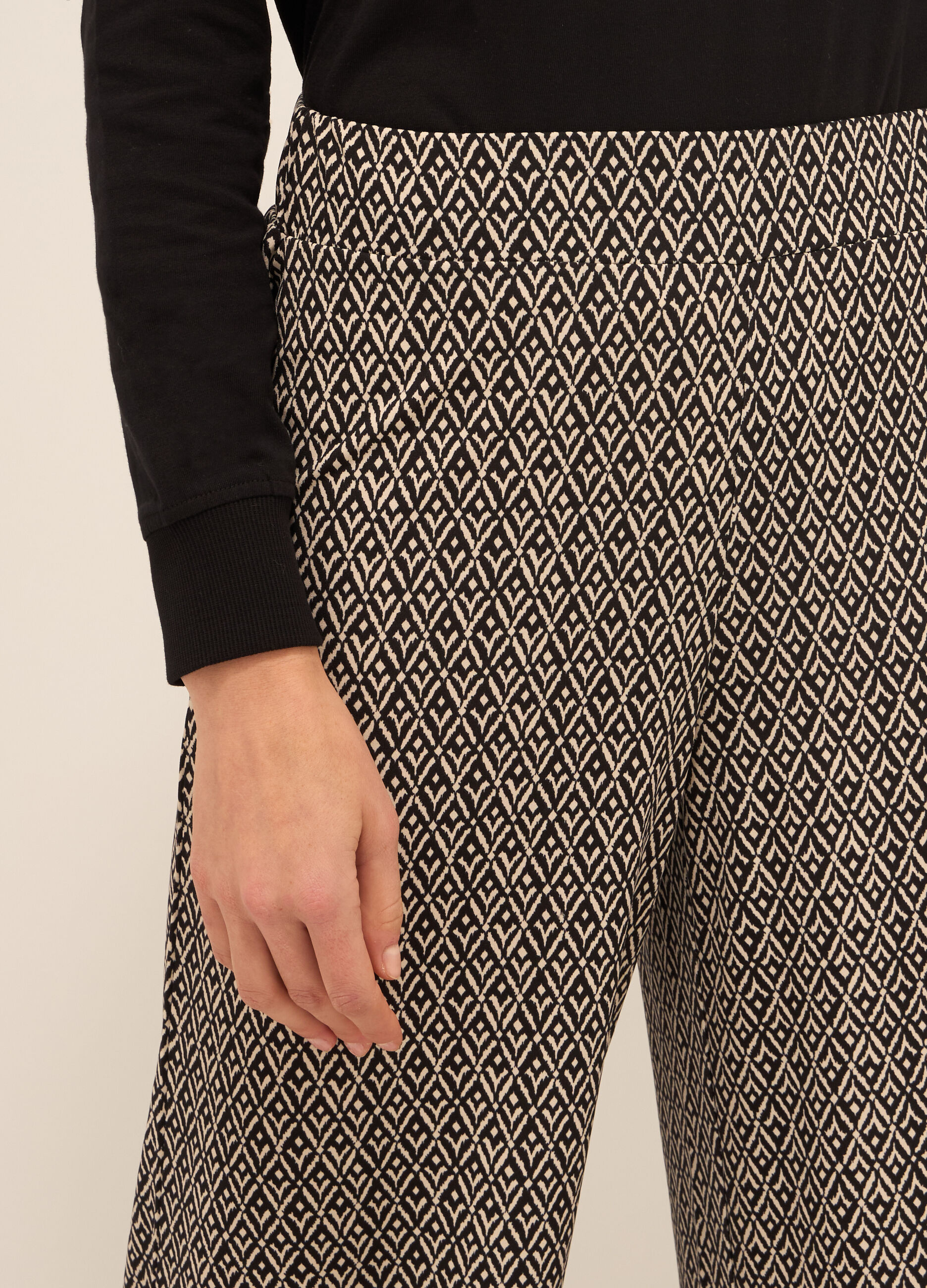 Pantaloni in tessuto stretch donna_2