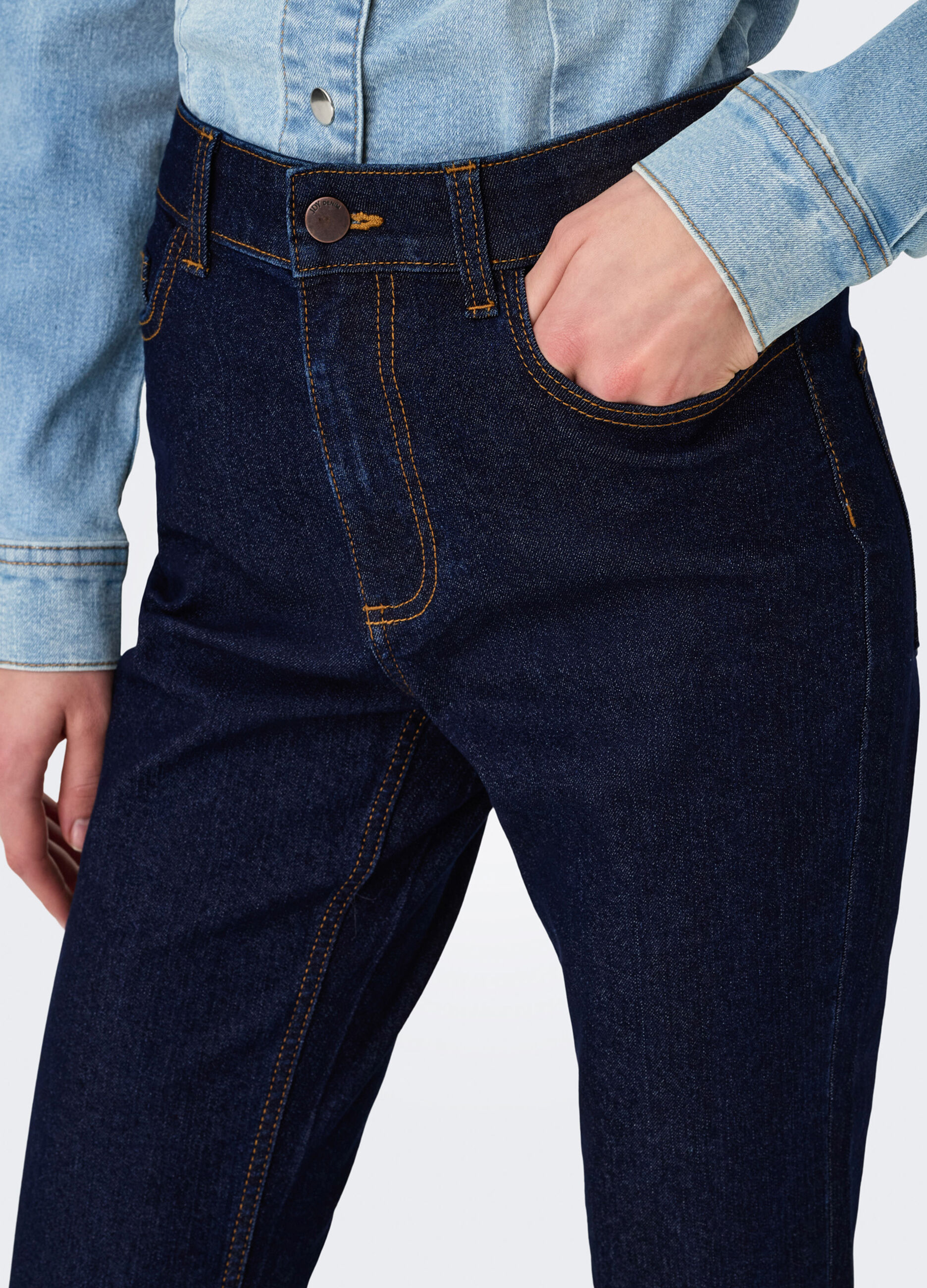 Pantaloni flare fit in denim donna_4