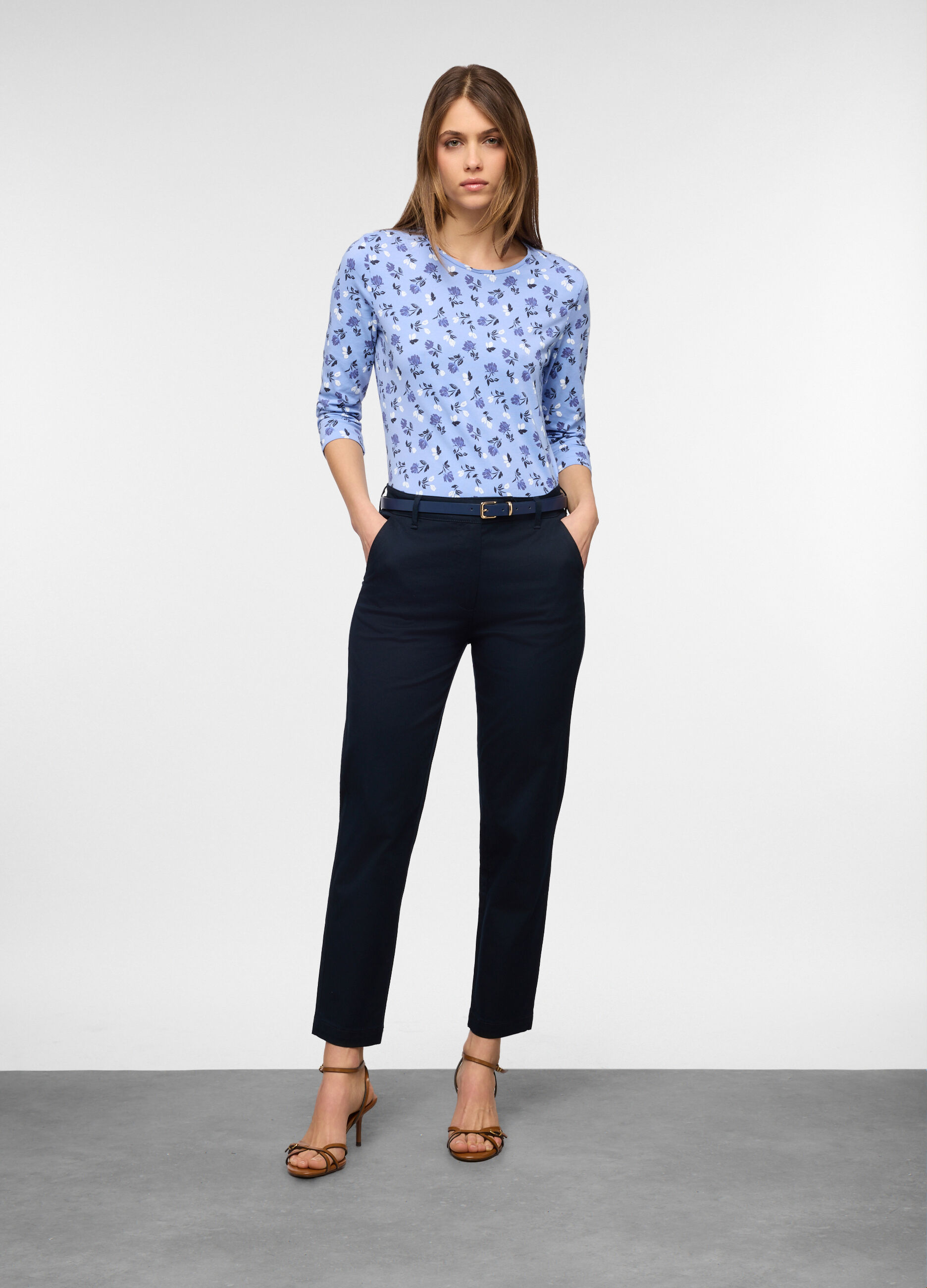 Pantaloni fit regular in twill di cotone stretch donna_0