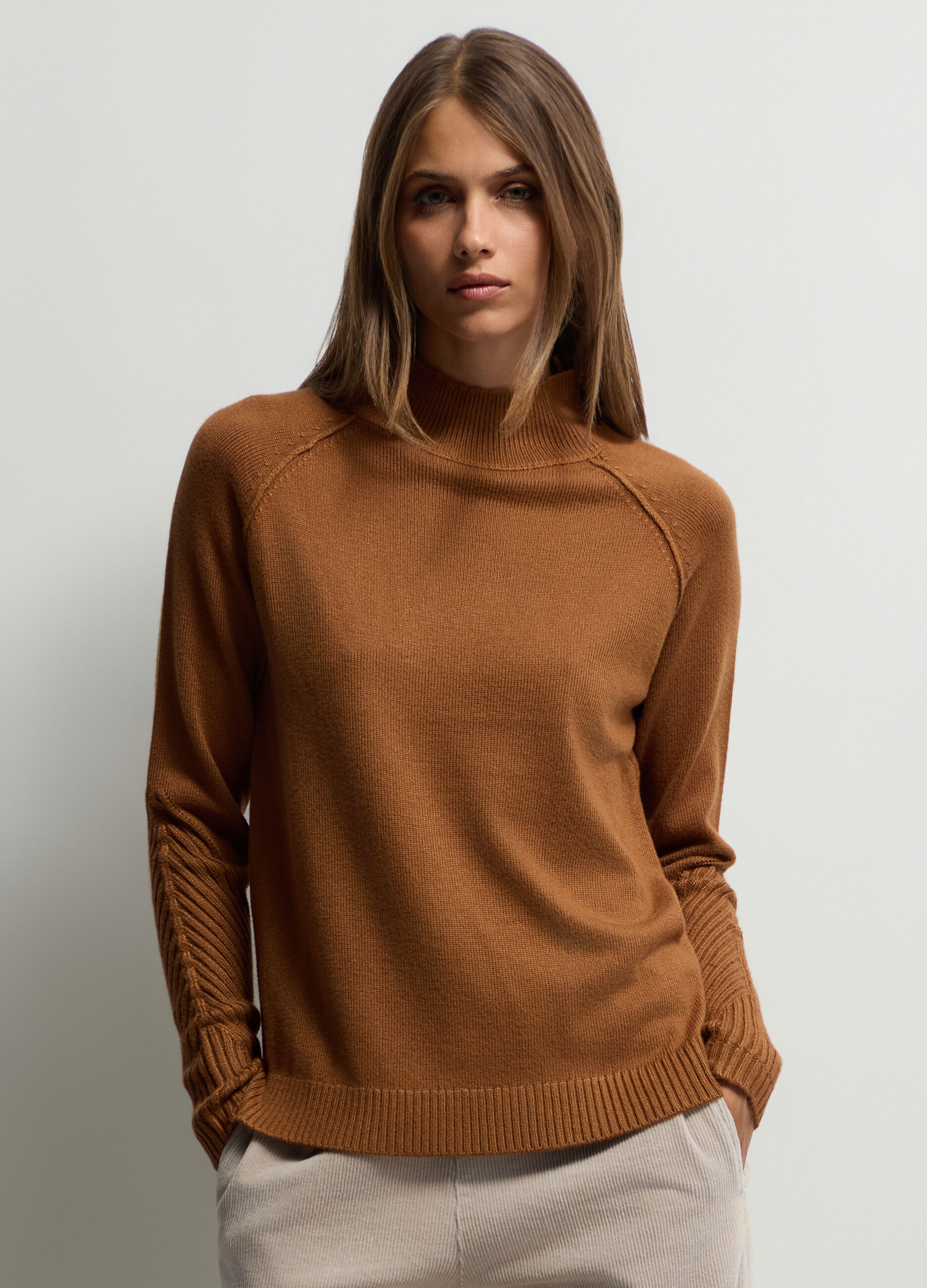 Pullover a collo alto in costina donna_0