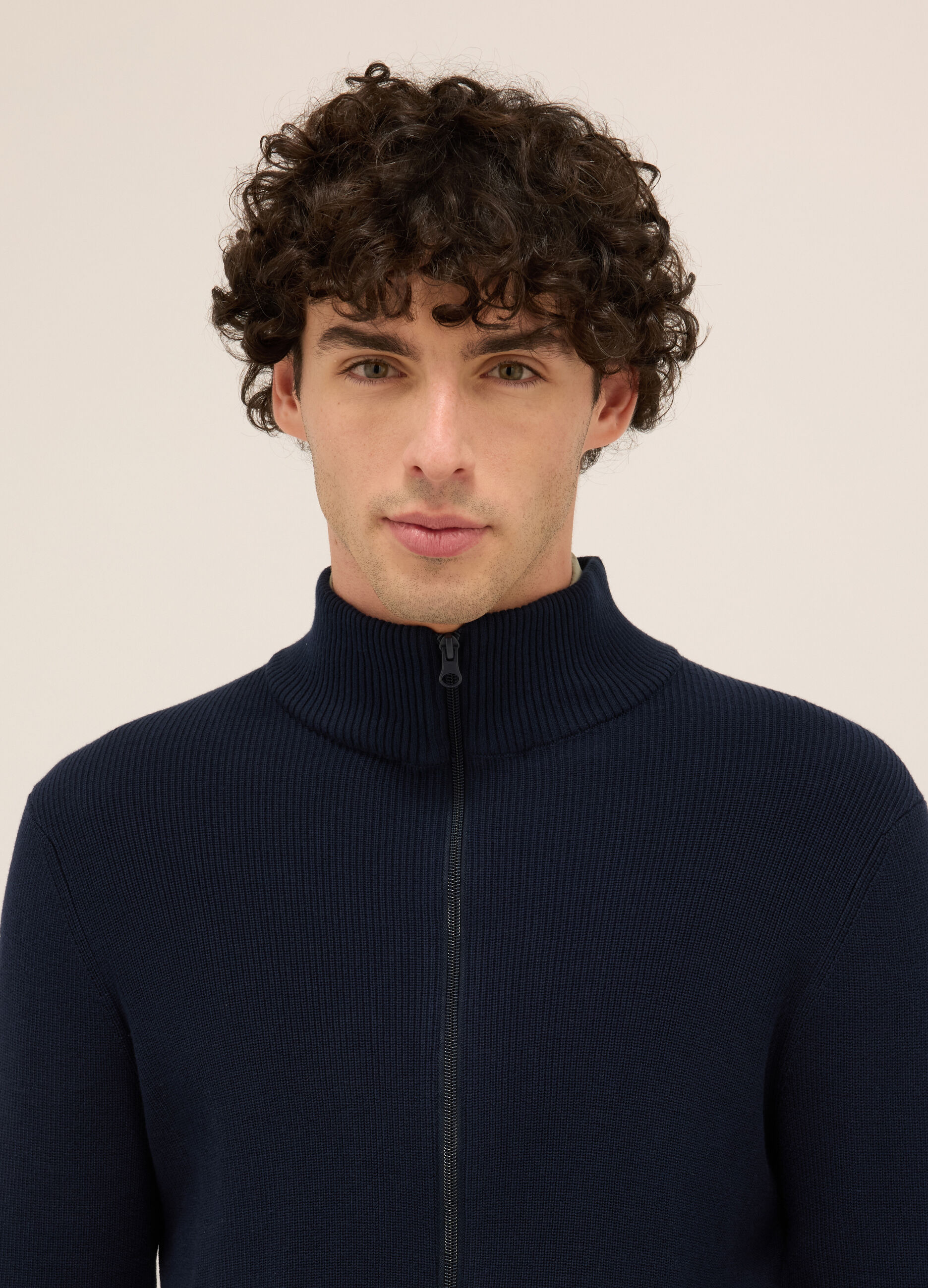 Cardigan lupetto con zip in puro cotone uomo_2