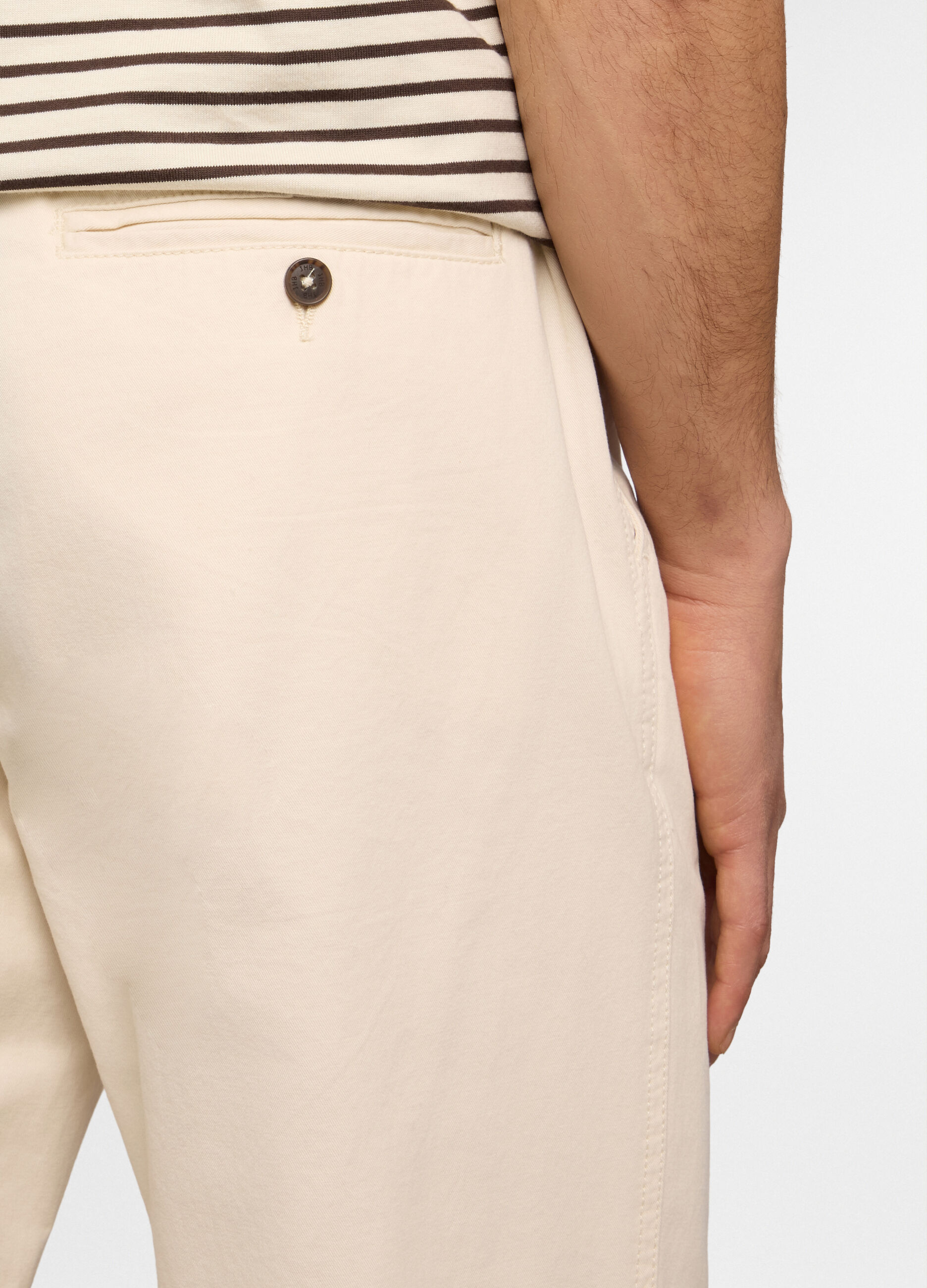 Pantaloni chino relaxed fit in cotone uomo_2