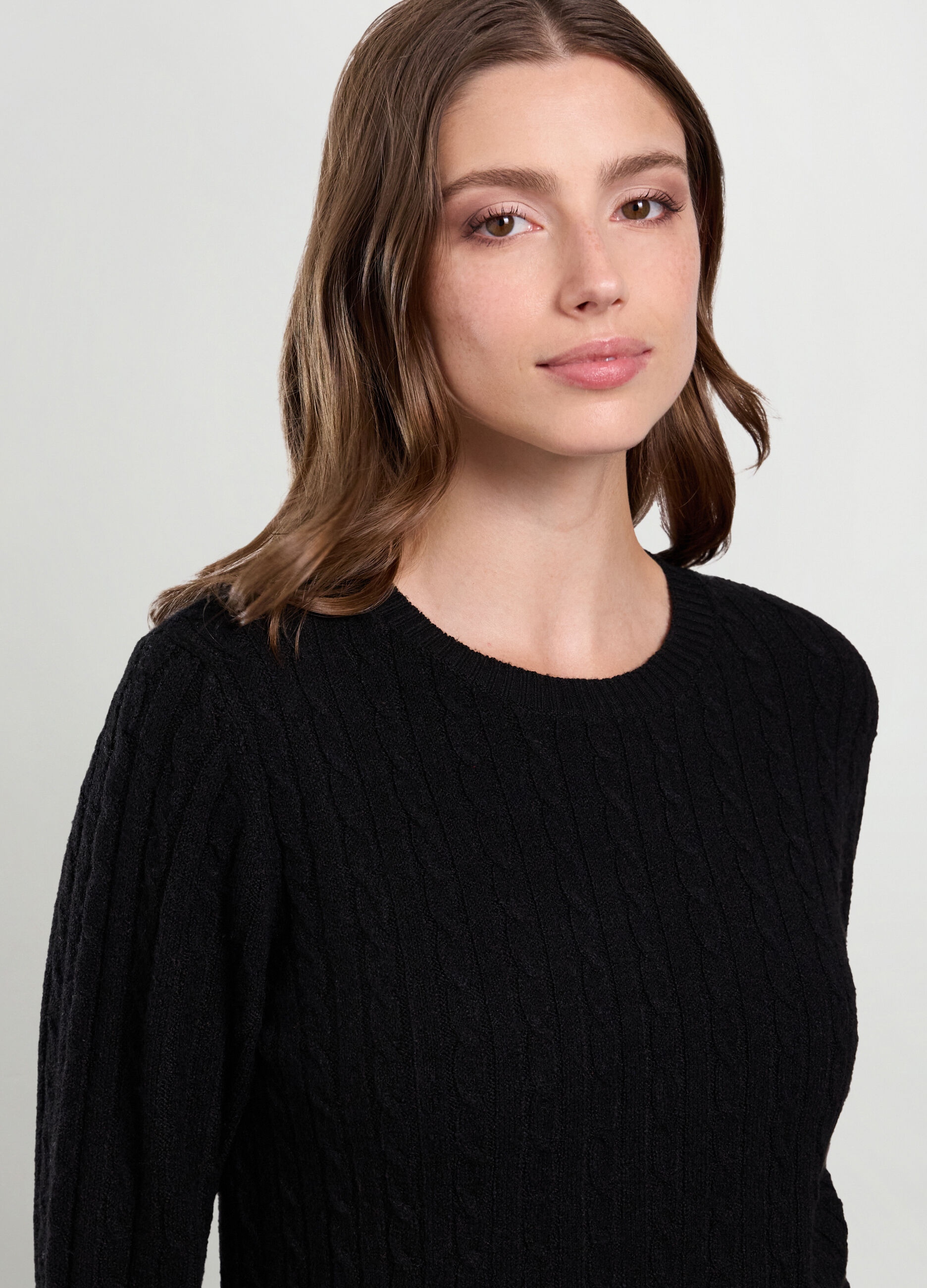 Tricot con lavorazione a treccia donna_2