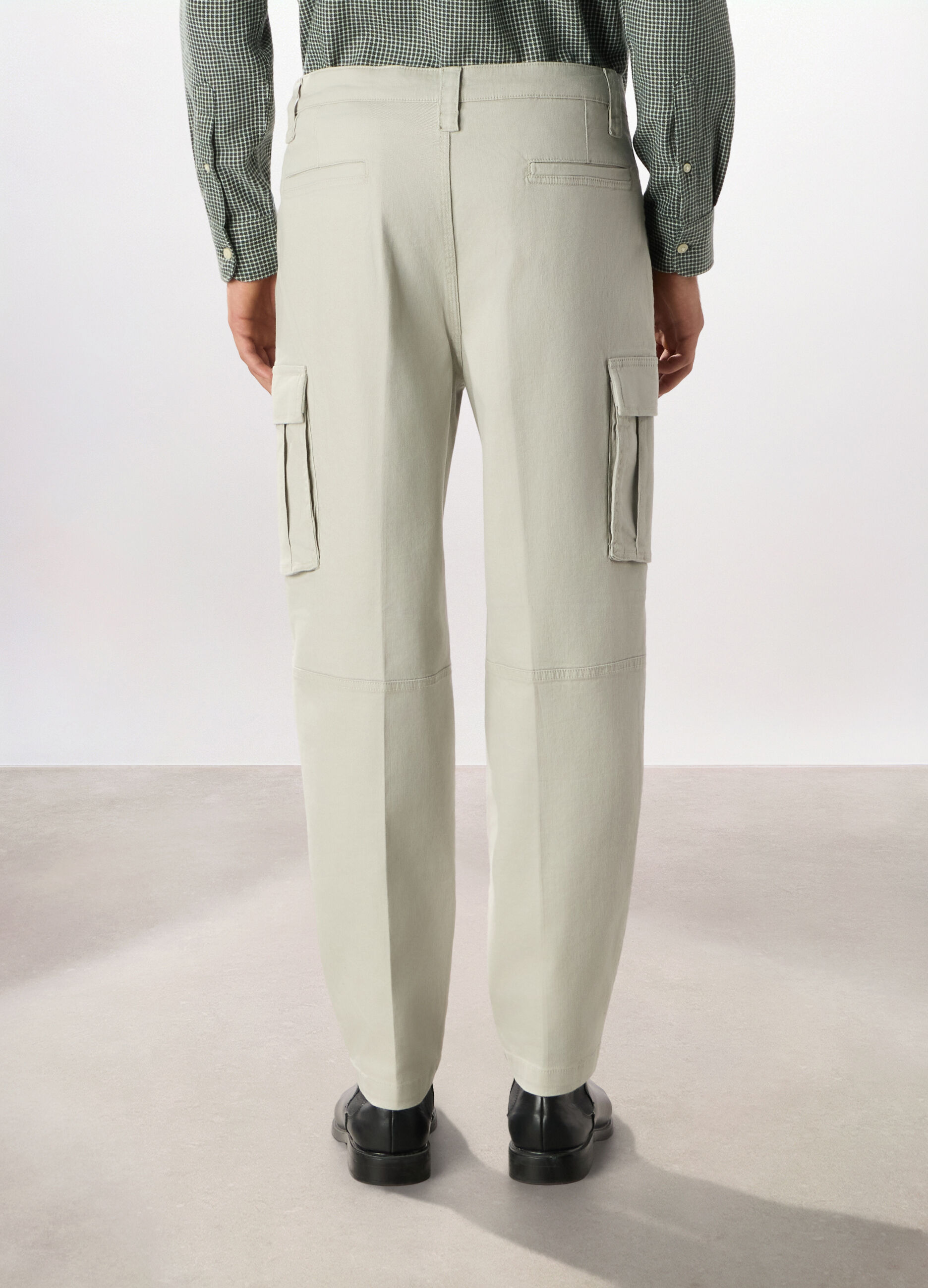 Pantalone cargo regular fit in cotone stretch_1