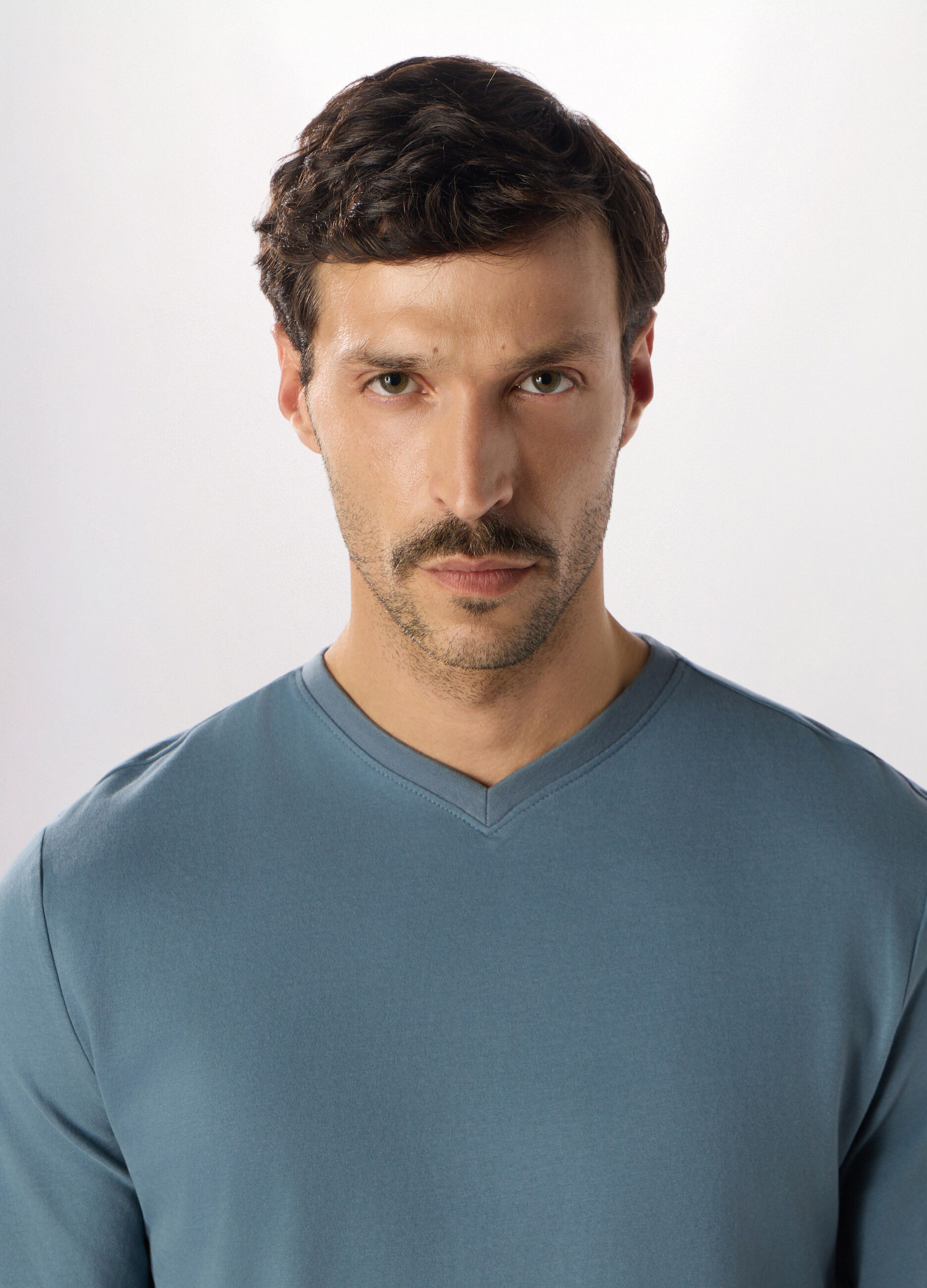 Pigiama lungo con scollo a V in puro cotone uomo_2