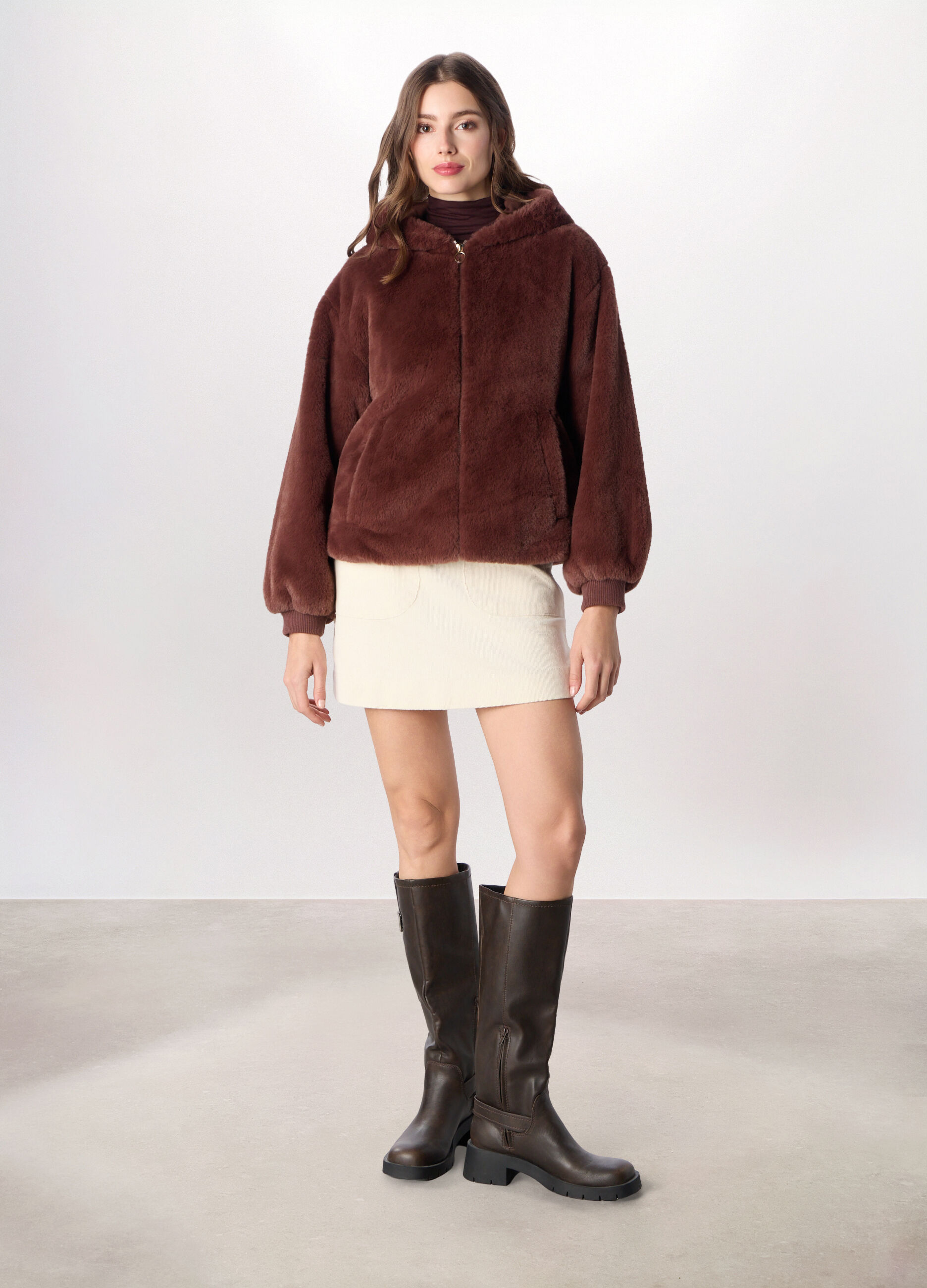 Pelliccia in eco fur con cappuccio donna_0