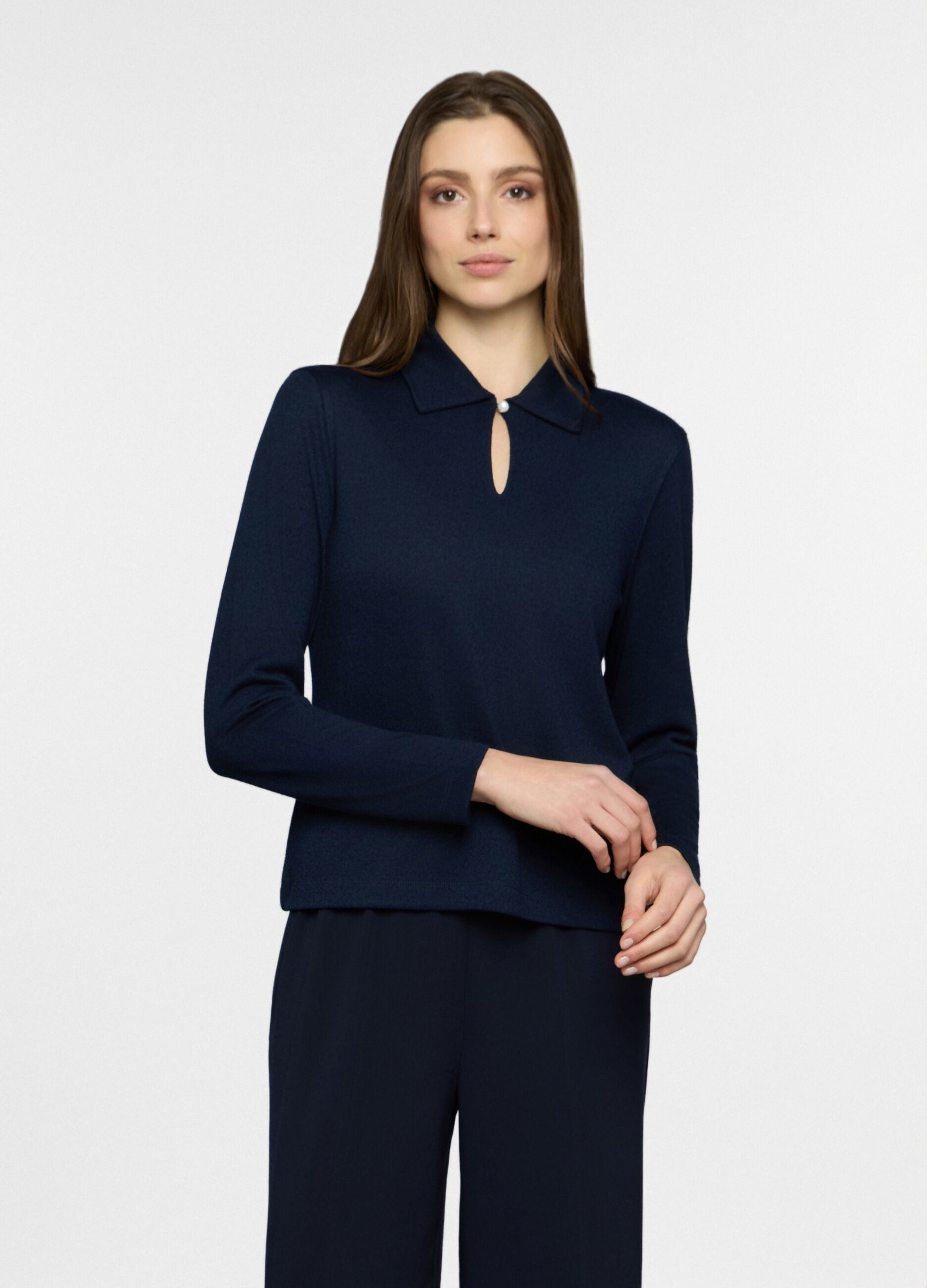 T-shirt con scollo a goccia e bottone _0