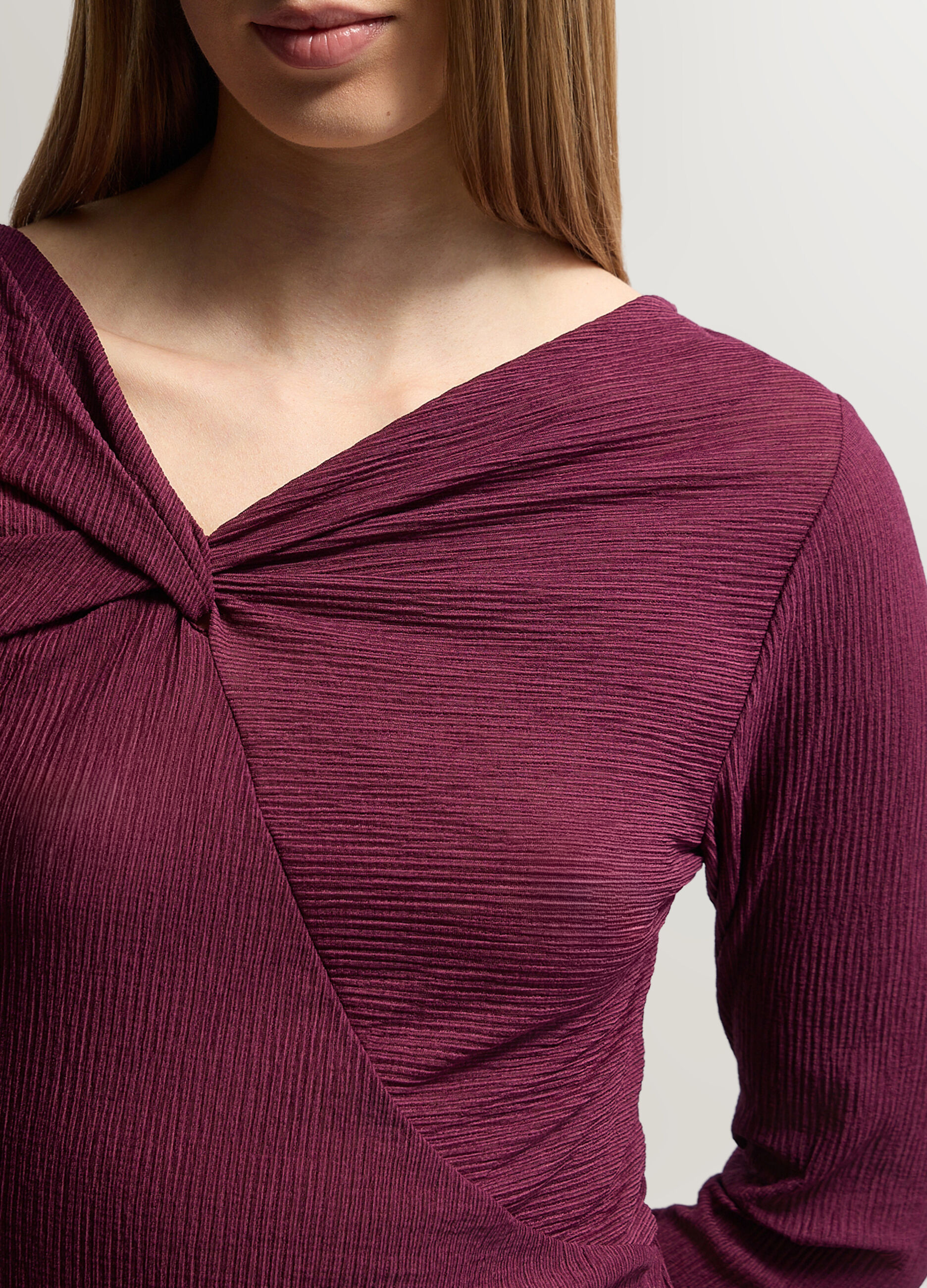 T-shirt Fit Slim con scollo a V donna_2