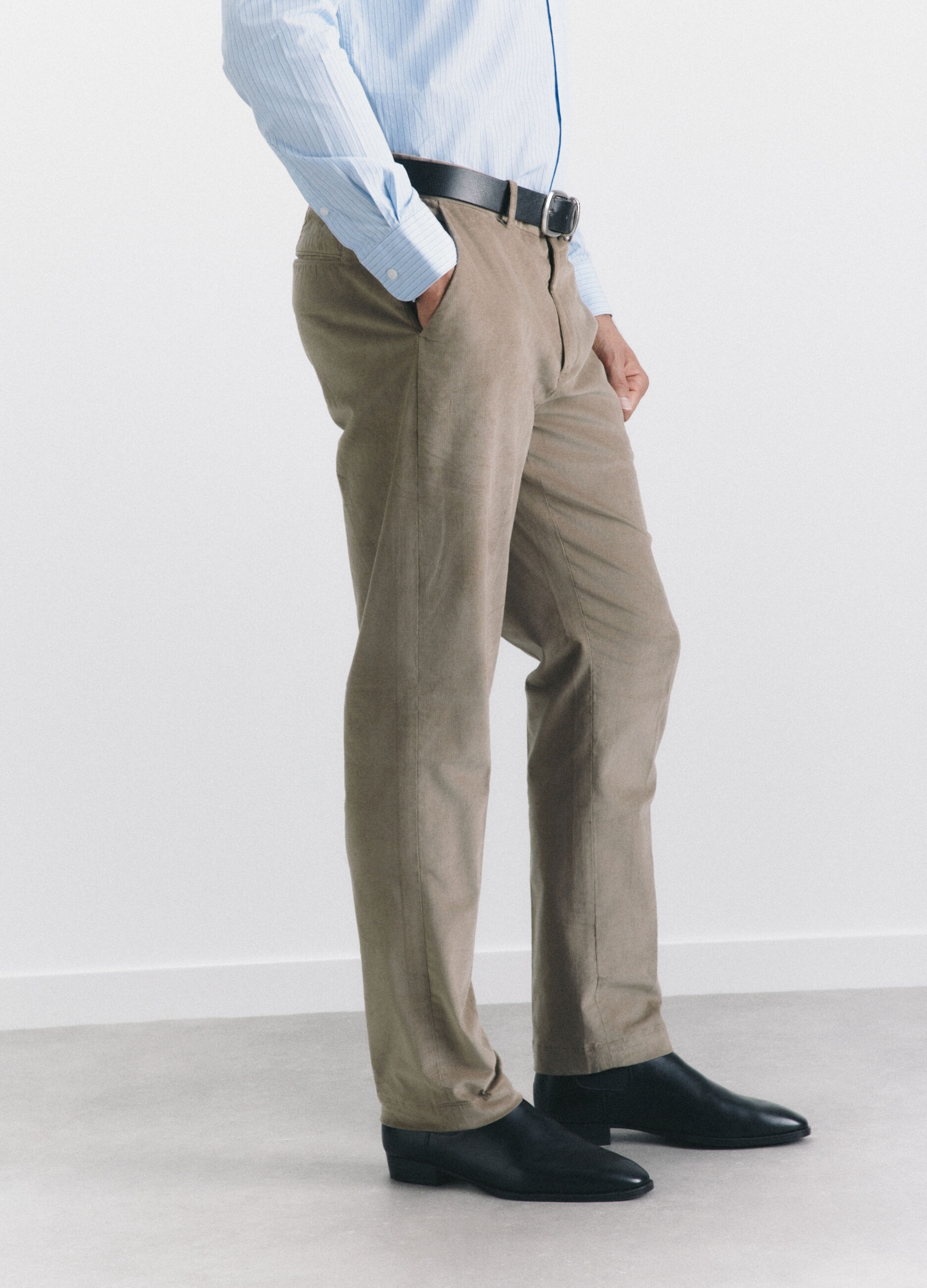 Pantaloni chino in velluto di cotone stretch uomo_2