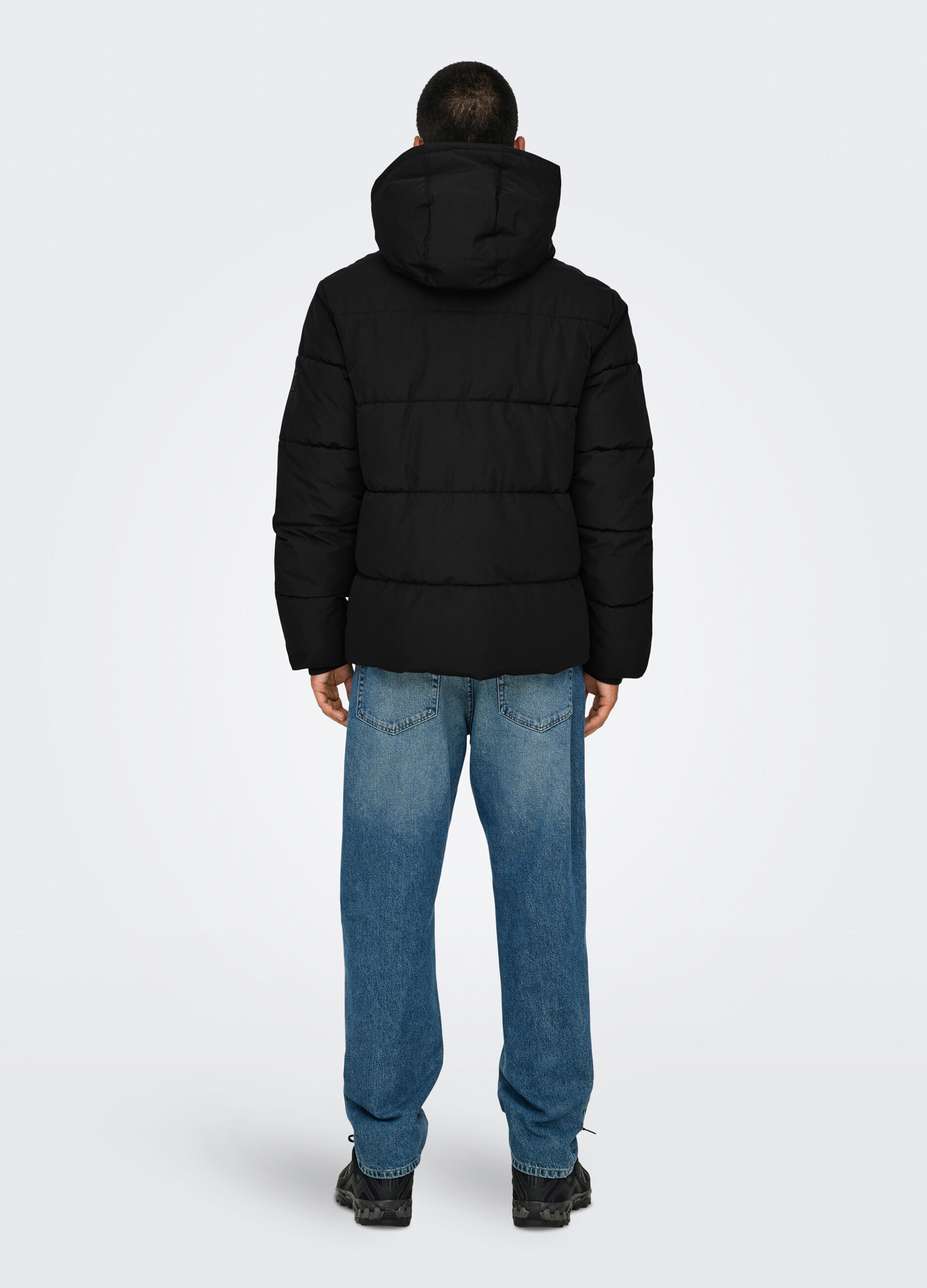 Giubbino imbottito con cappuccio uomo_1