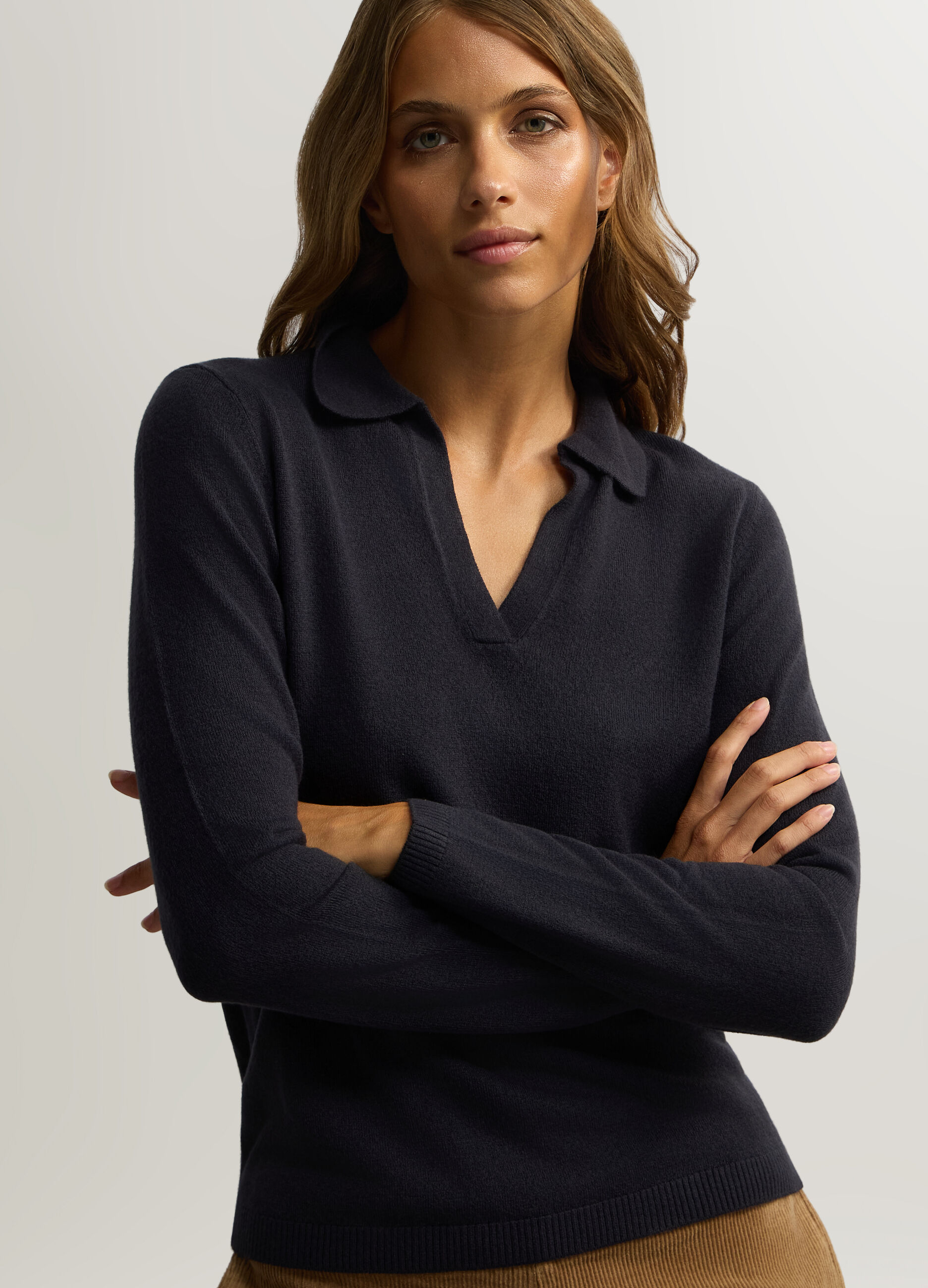 Maglia con colletto polo e scollo a V donna_2
