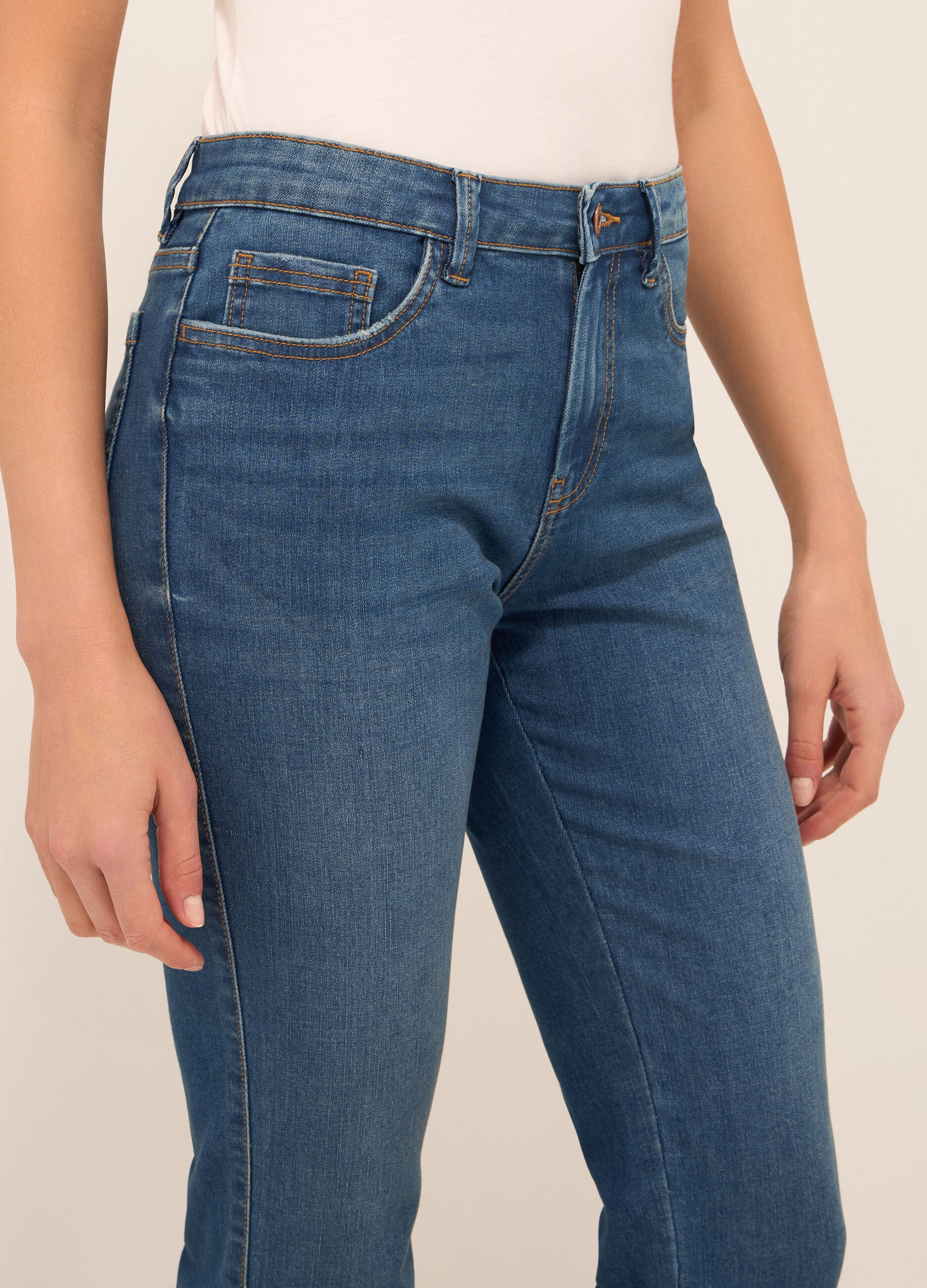 Pantaloni in denim misto cotone donna_3