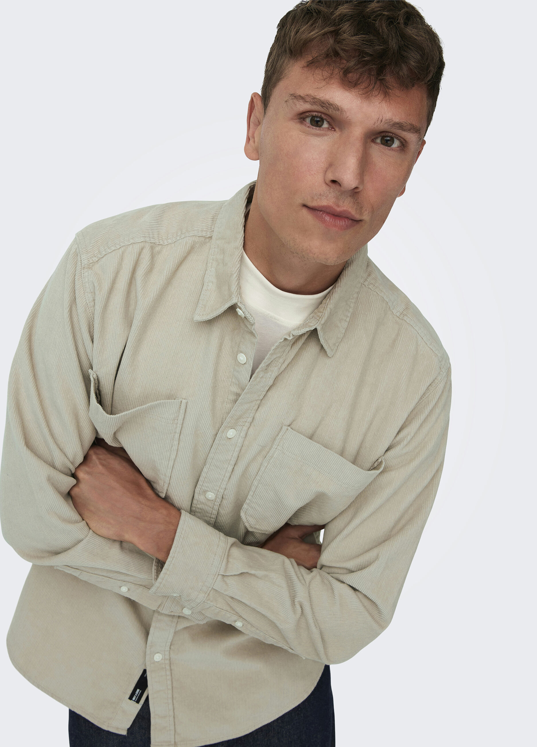 Camicia in velluto a coste con taschini uomo_1