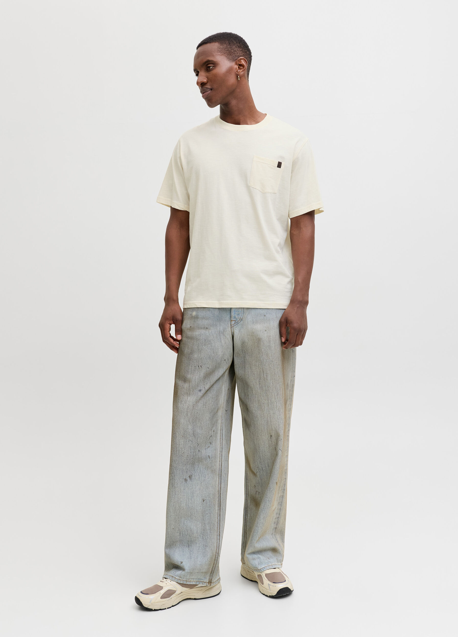 T-shirt relaxed fit con taschino uomo_2