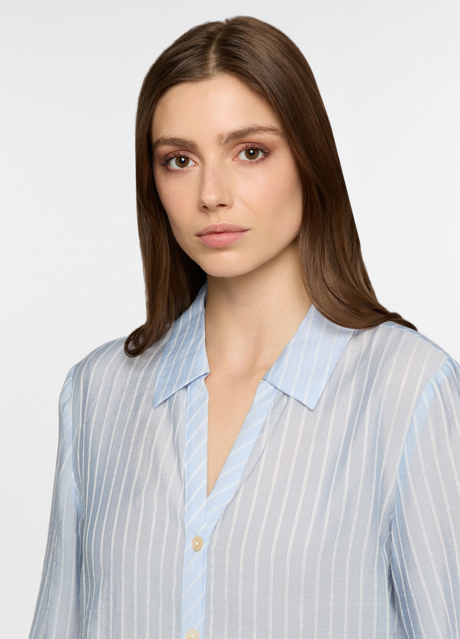 Camicia regular fit con scollo a V in mista lyocell donna_2