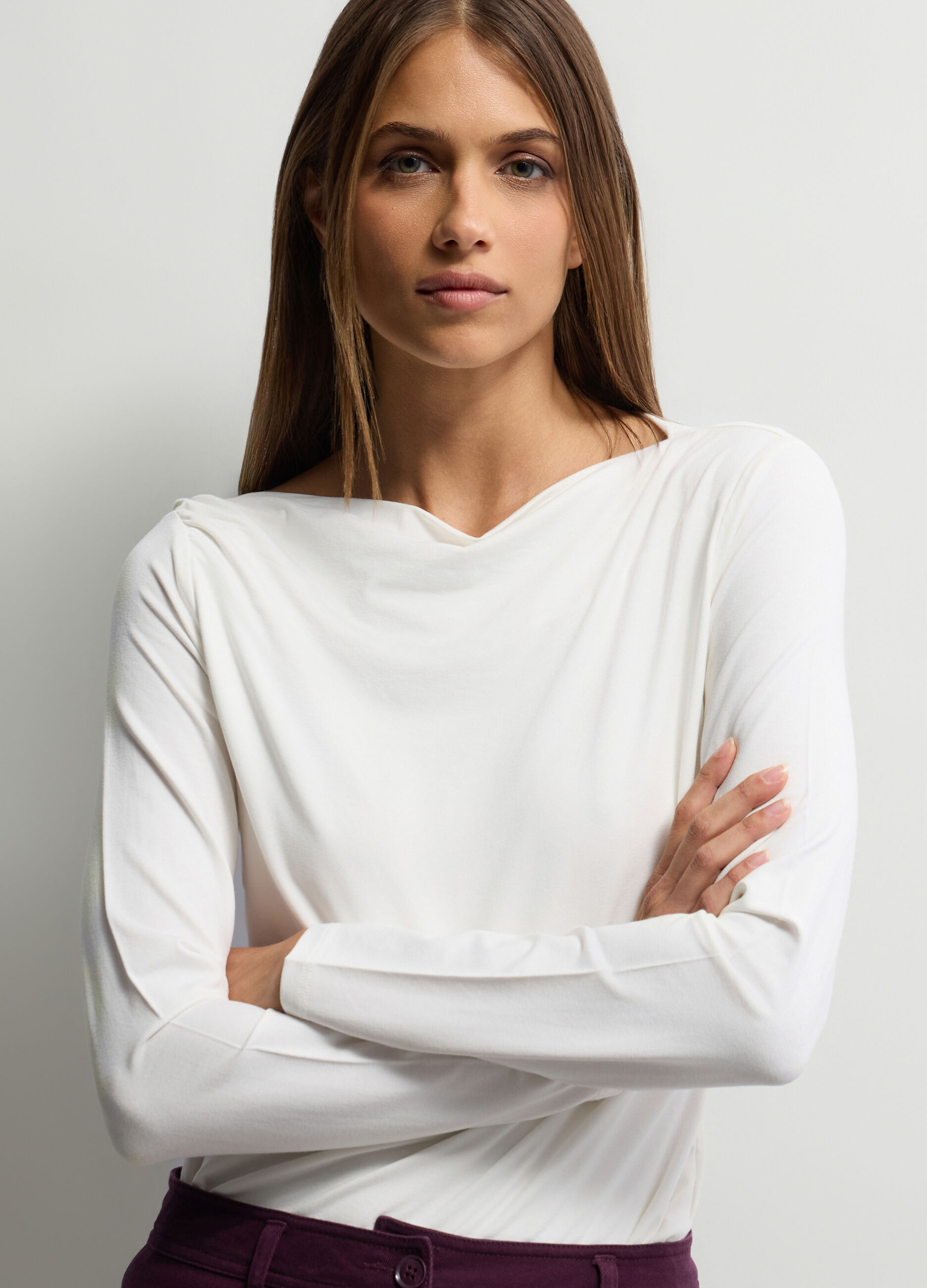 T-shirt con scollo a barchetta donna_2