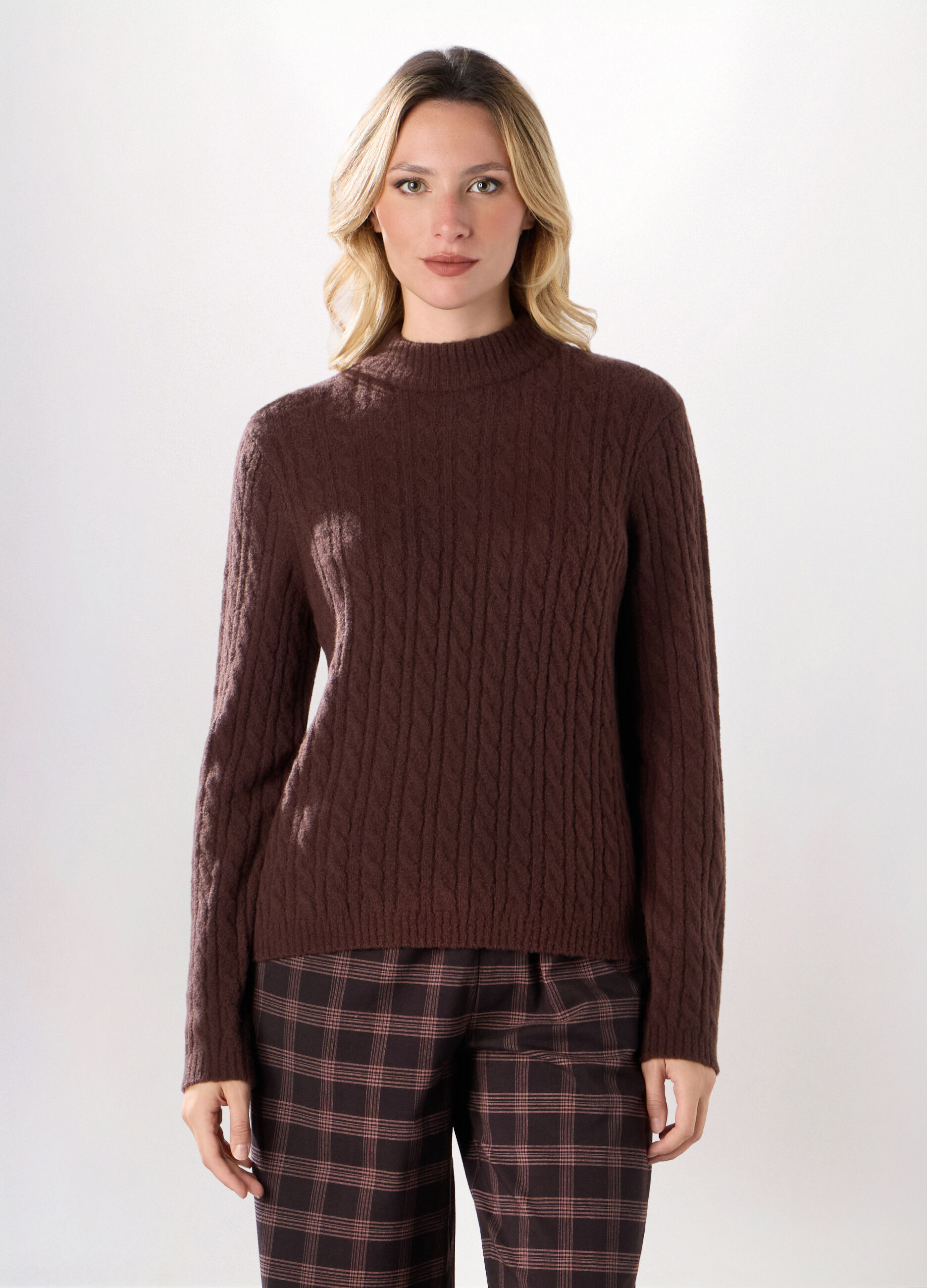 Tricot con lavorazione a treccia donna_0