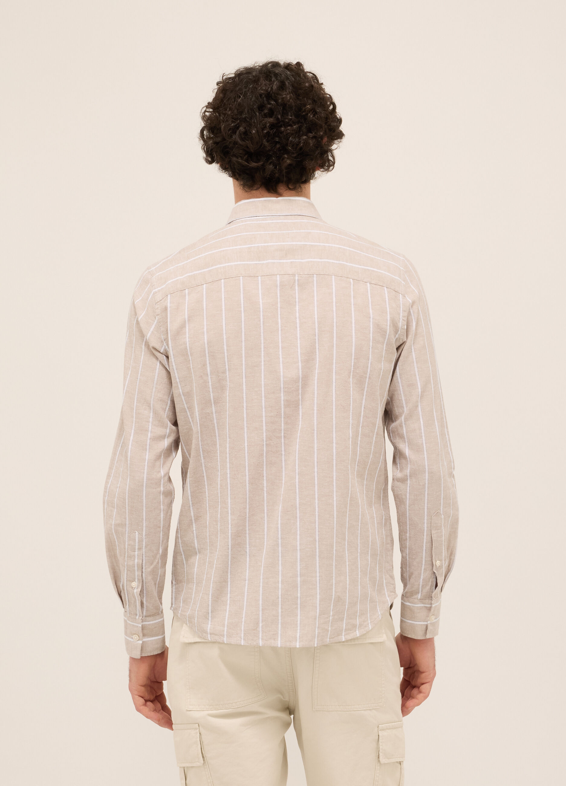 Camicia regular fit in cotone e lino a righe uomo_1