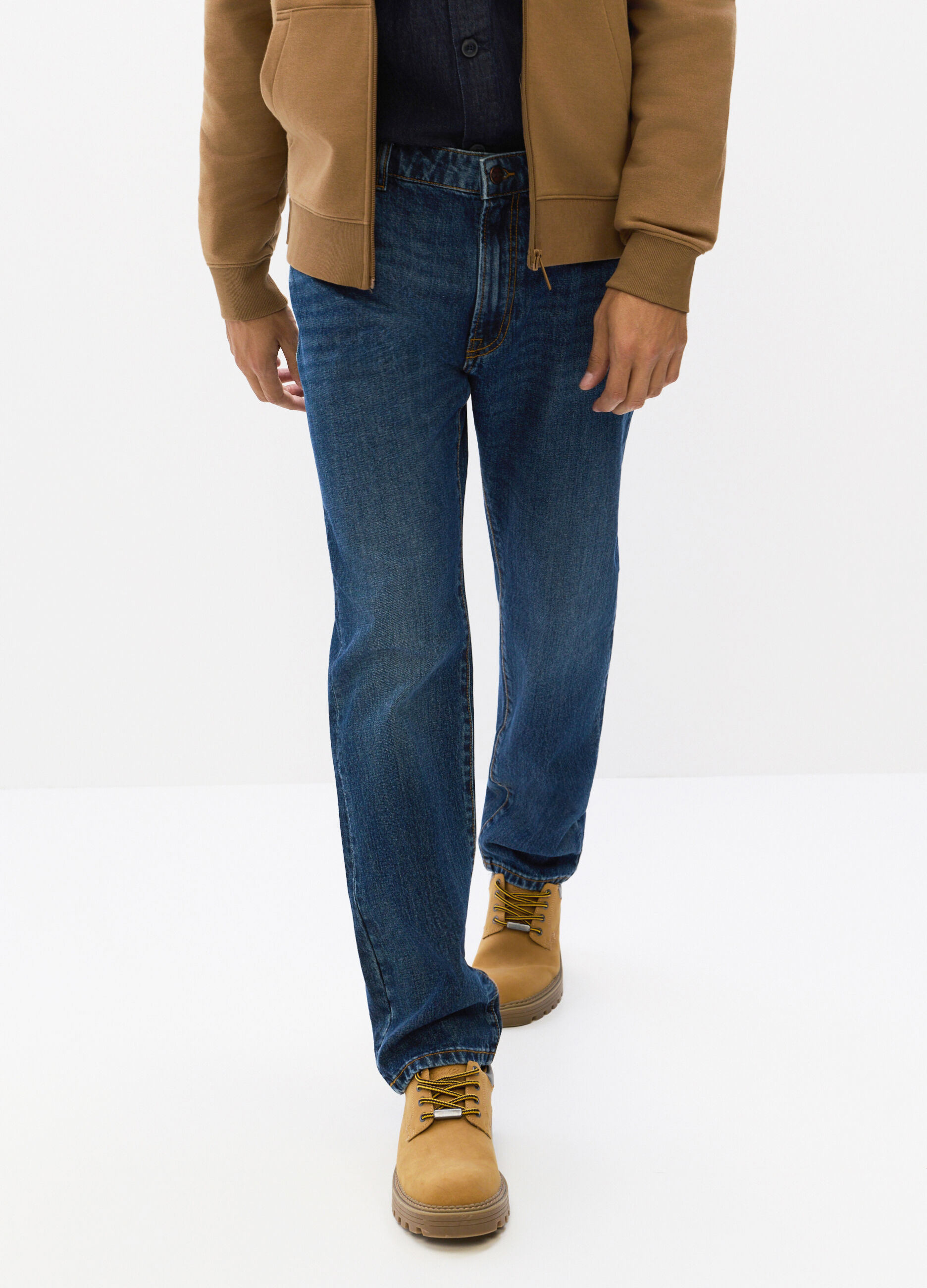 Jeans regular fit in denim lavato uomo_2