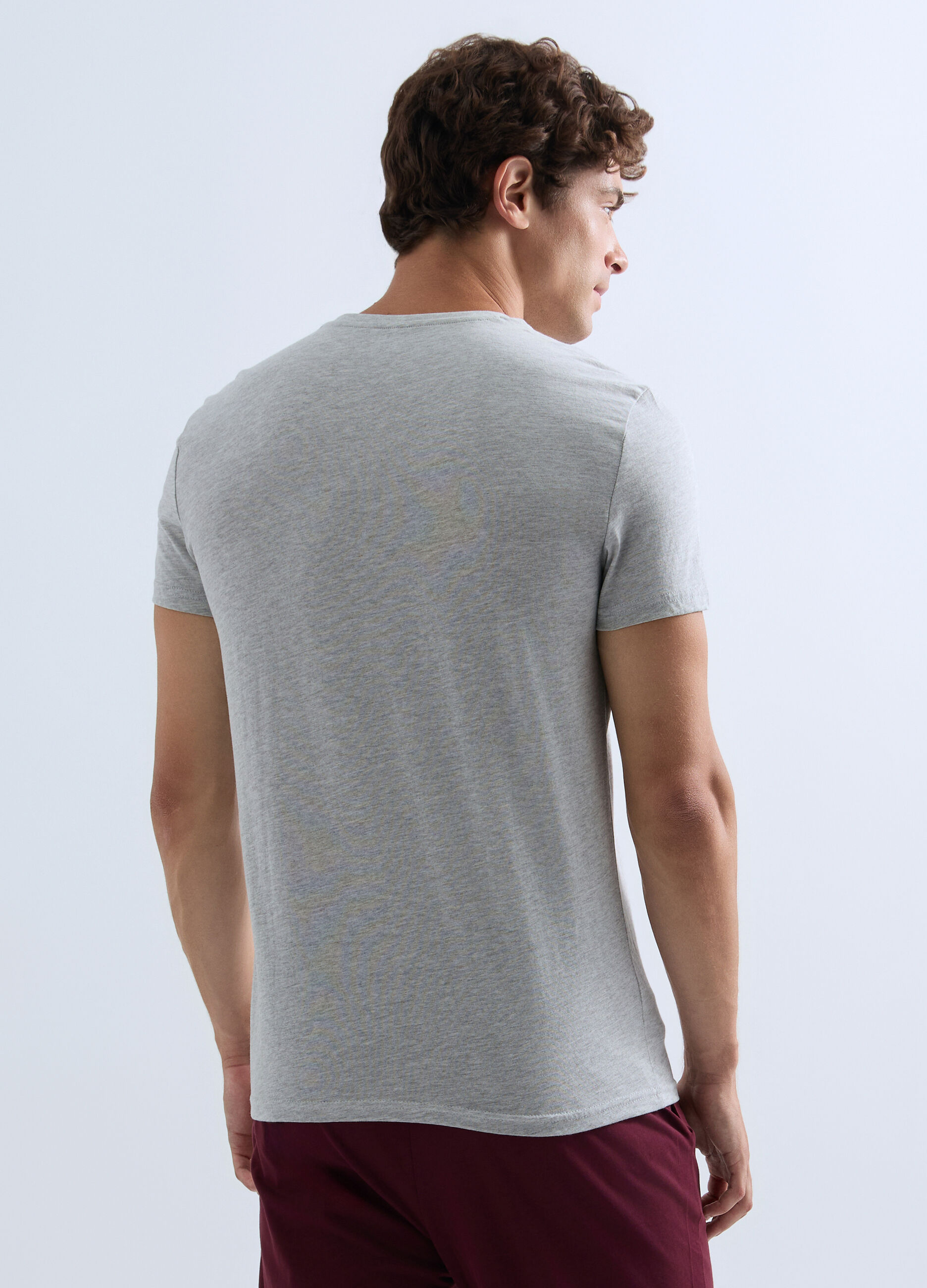 T-shirt scollo a V in jersey uomo_1