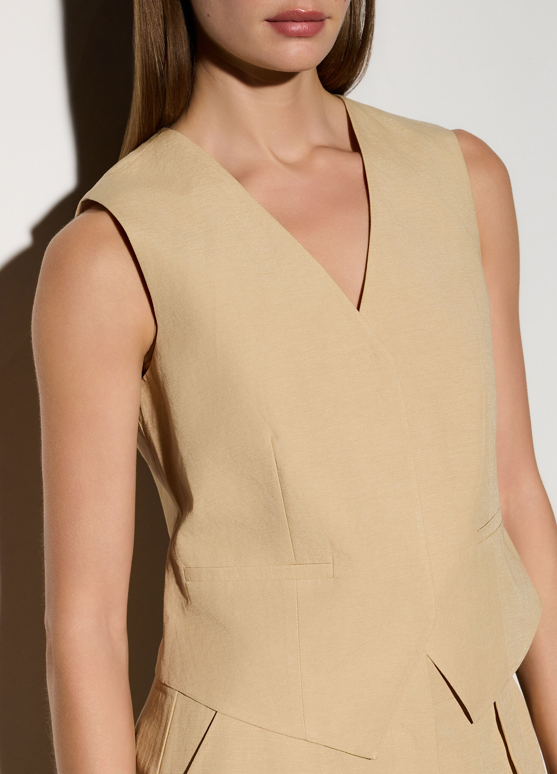Gilet con scollo a V misto lino donna_3