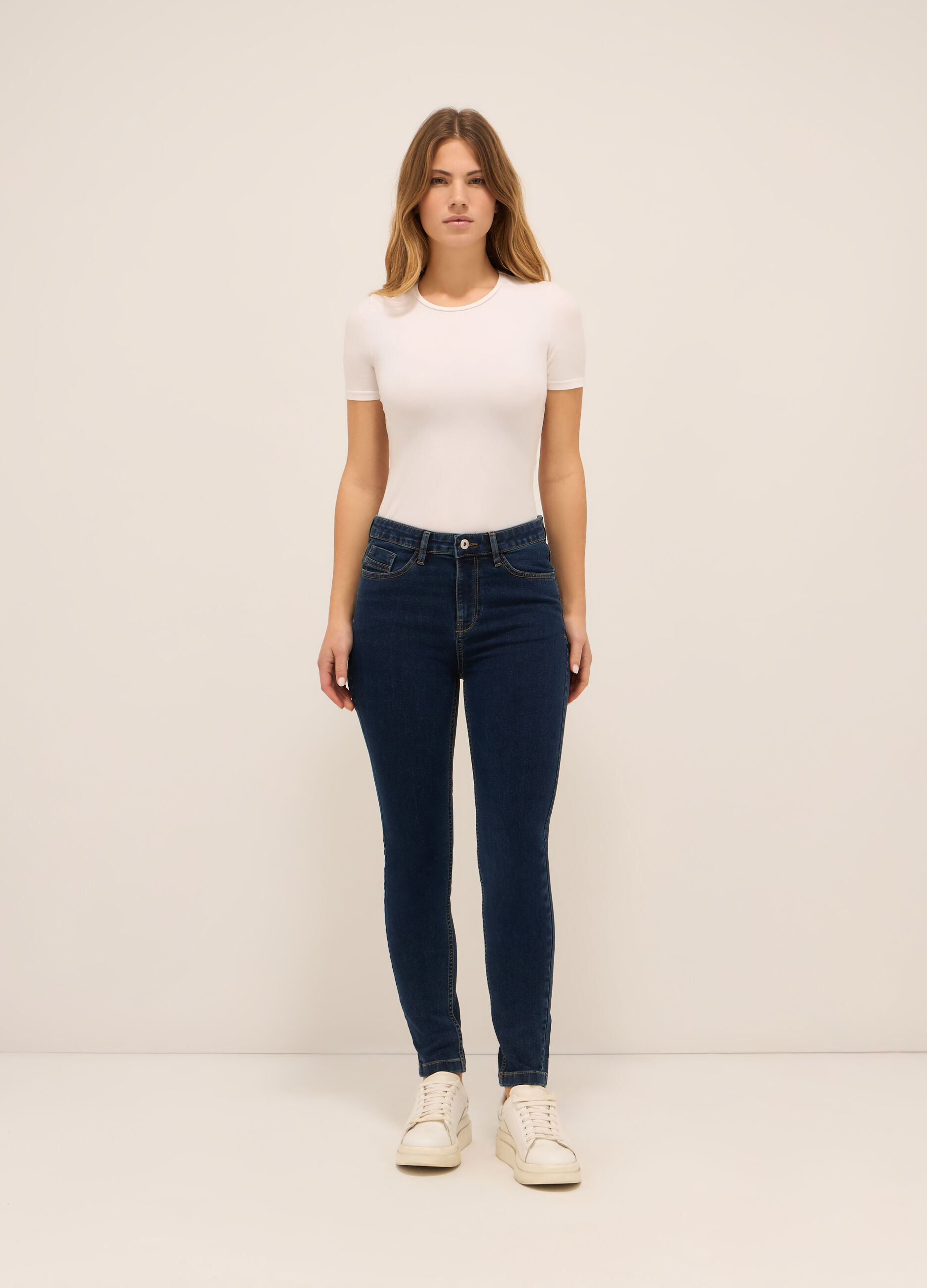 Pantaloni in stretch denim di misto cotone donna_0