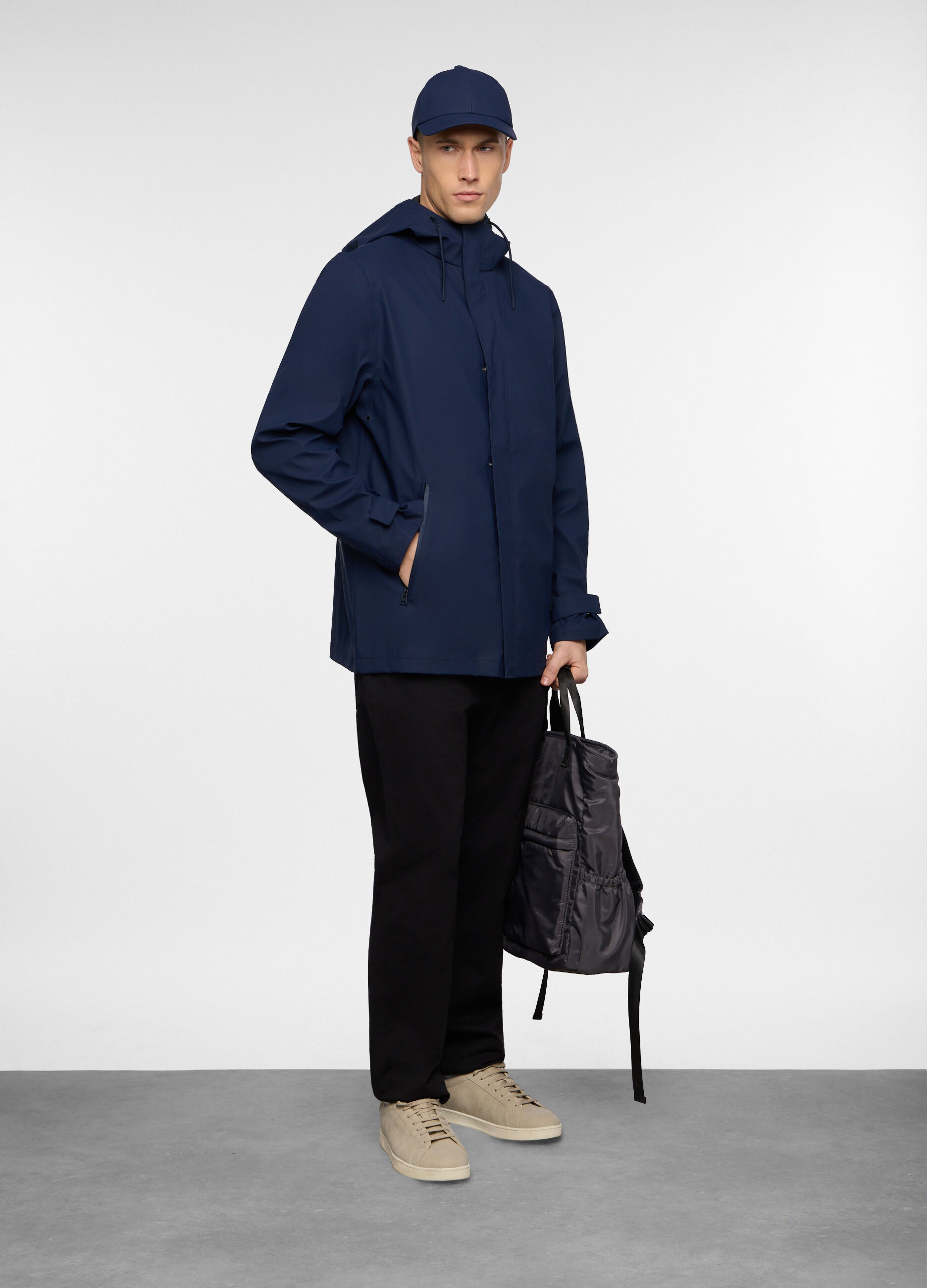 Giacca a vento con cappuccio uomo_0