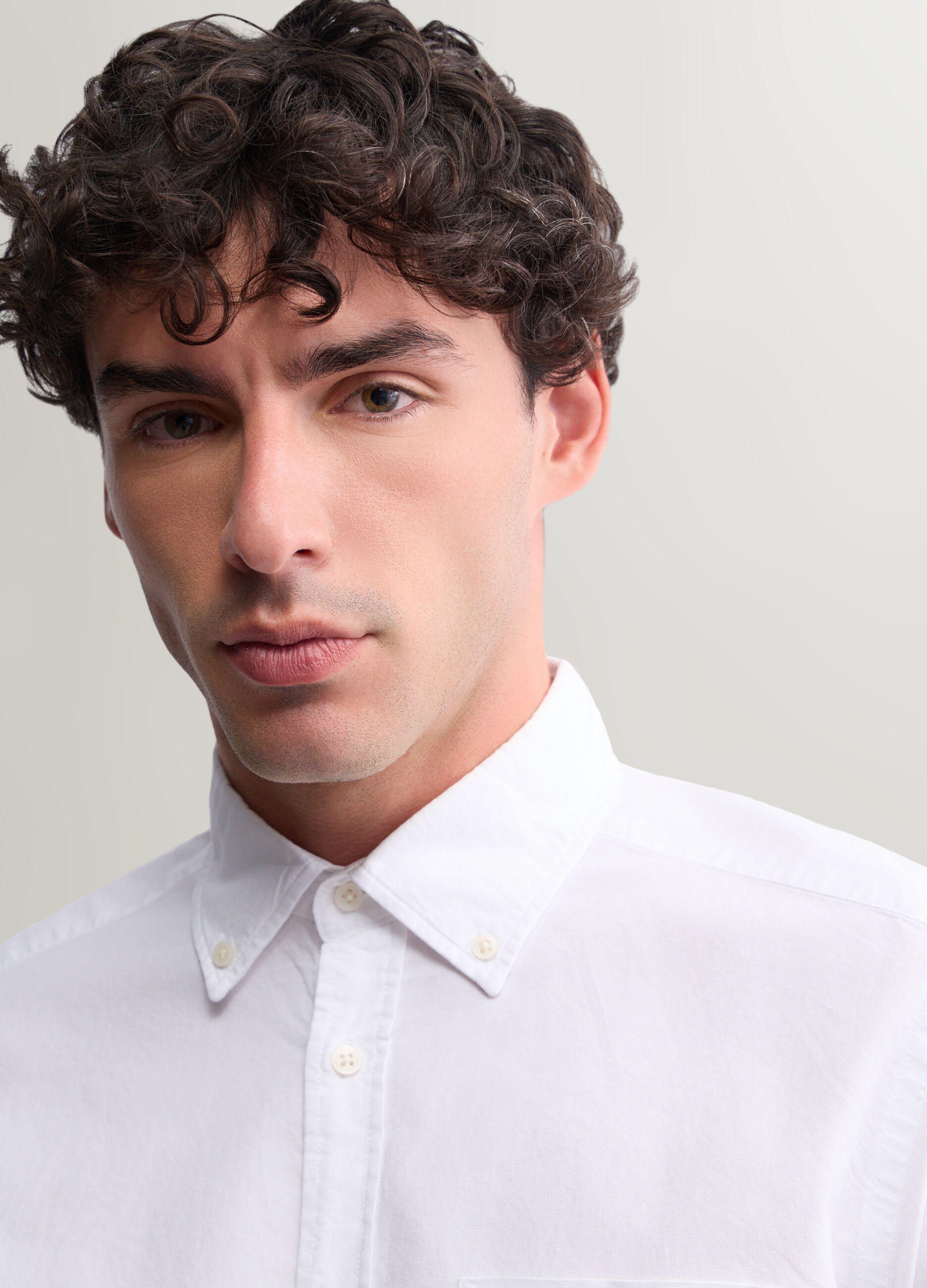Camicia regular fit colletto button down in cotone uomo_2