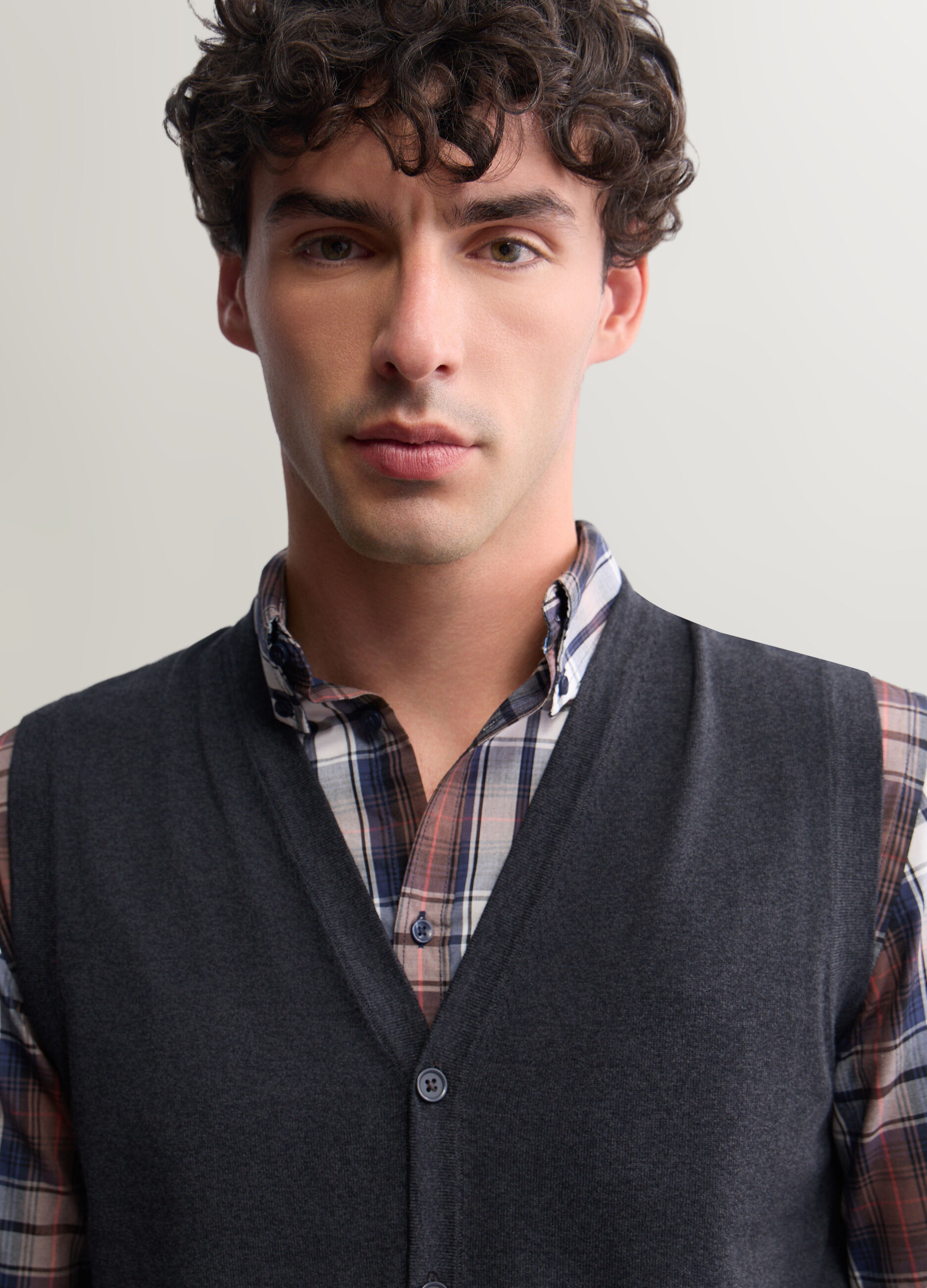 Gilet in maglia con scollo a V uomo_2
