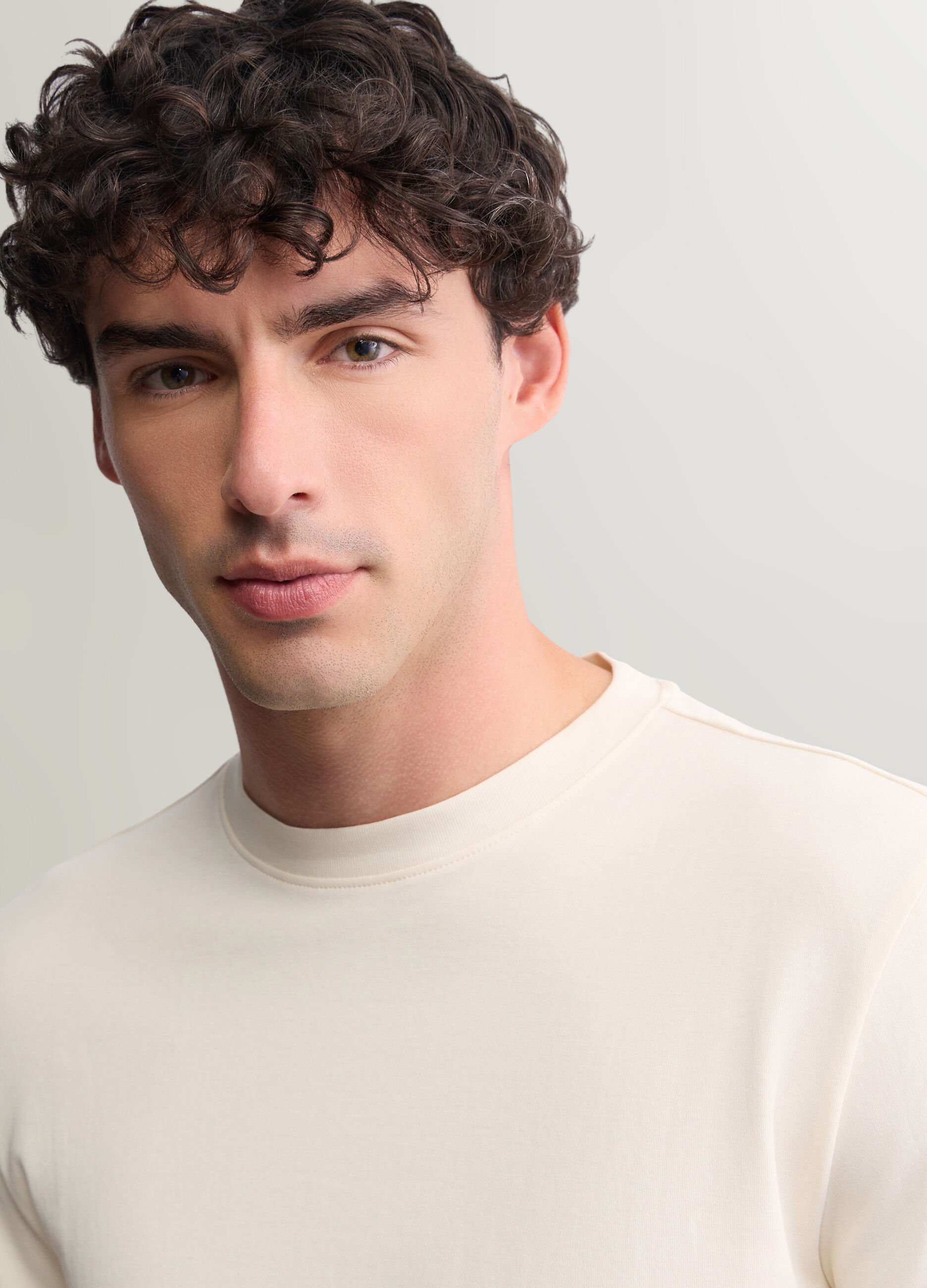 Maglia girocollo in interlock di cotone uomo_2
