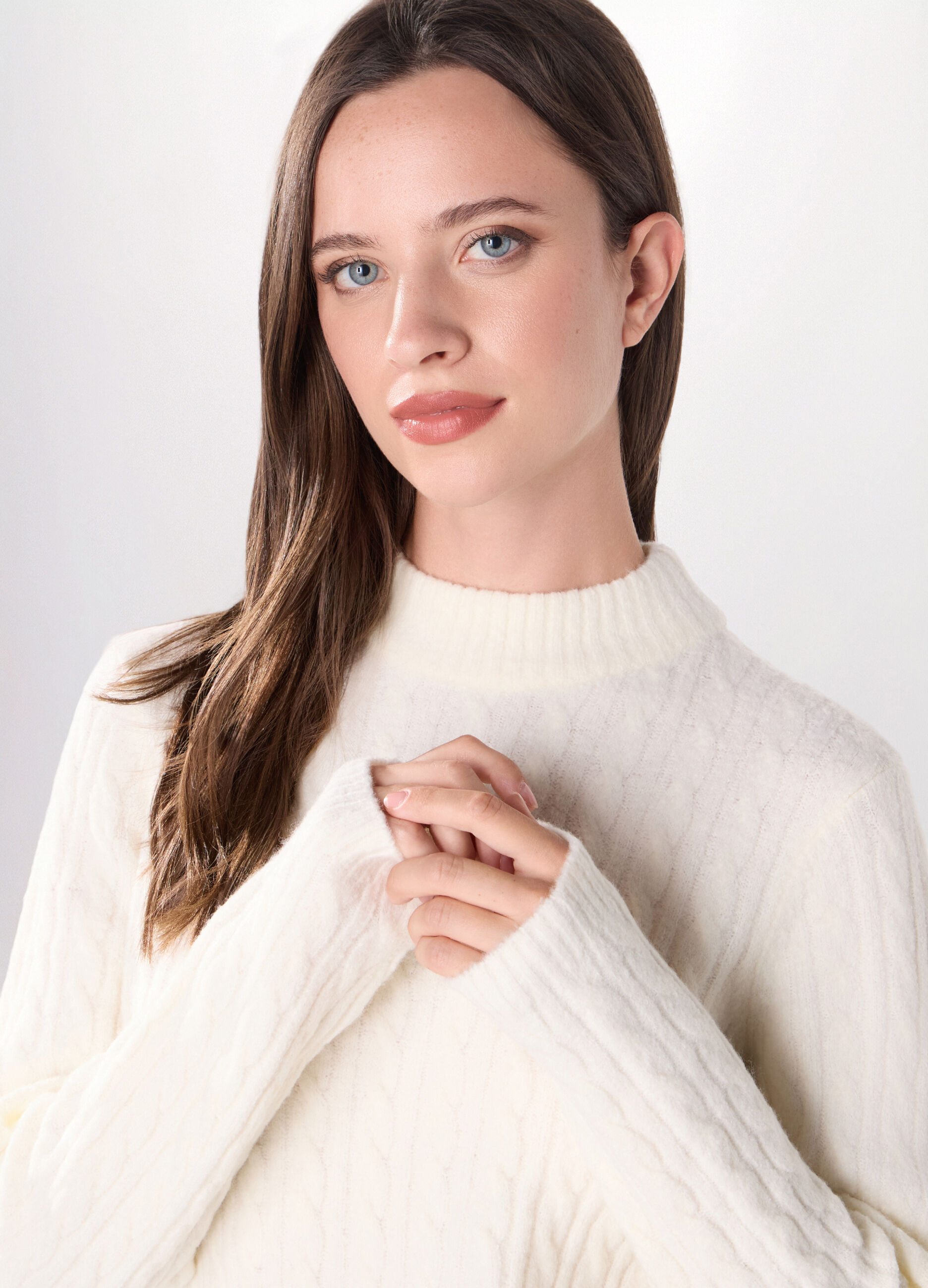 Tricot con lavorazione a treccia donna_2