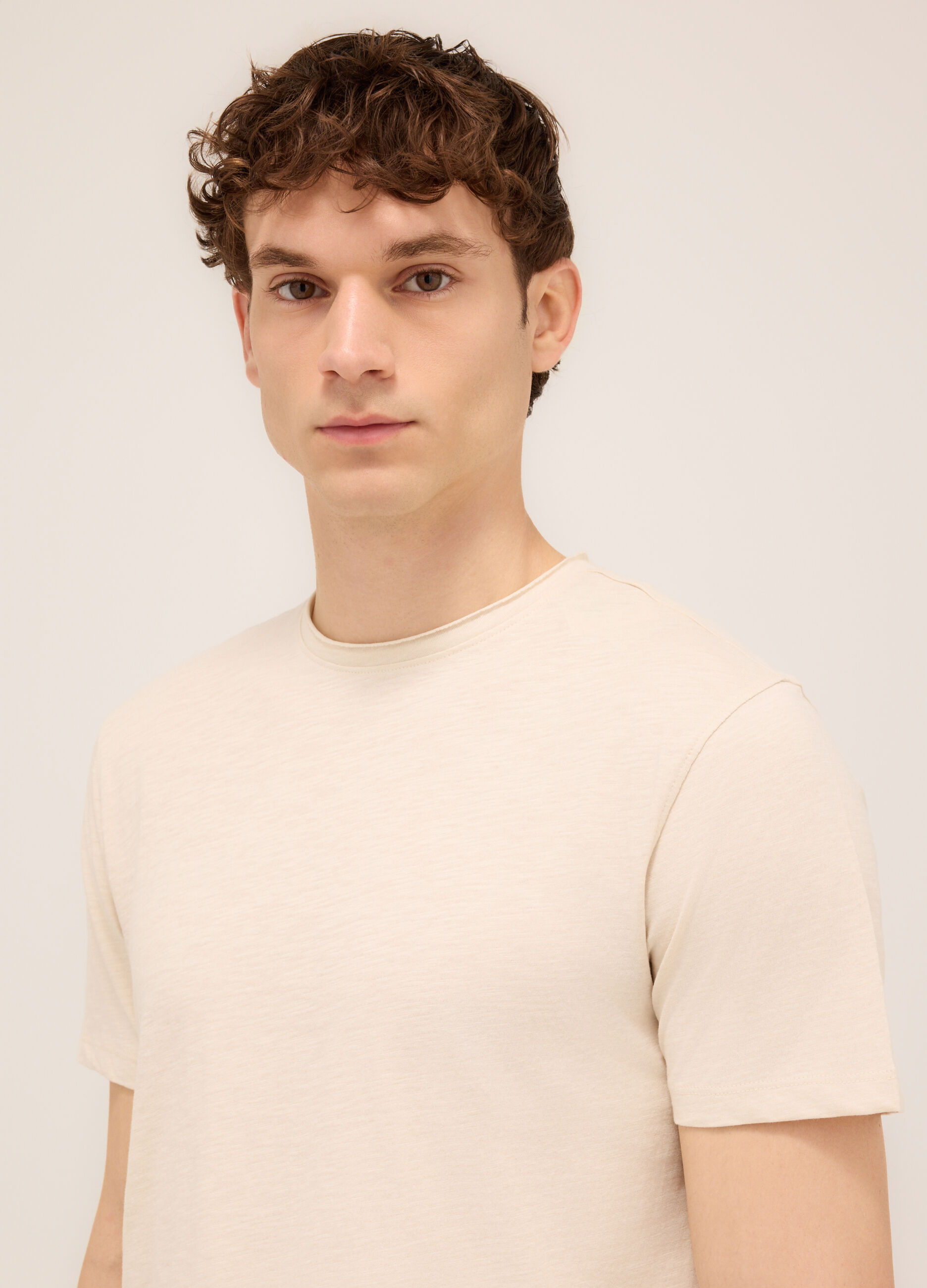 T-shirt girocollo in cotone fiammato uomo_2