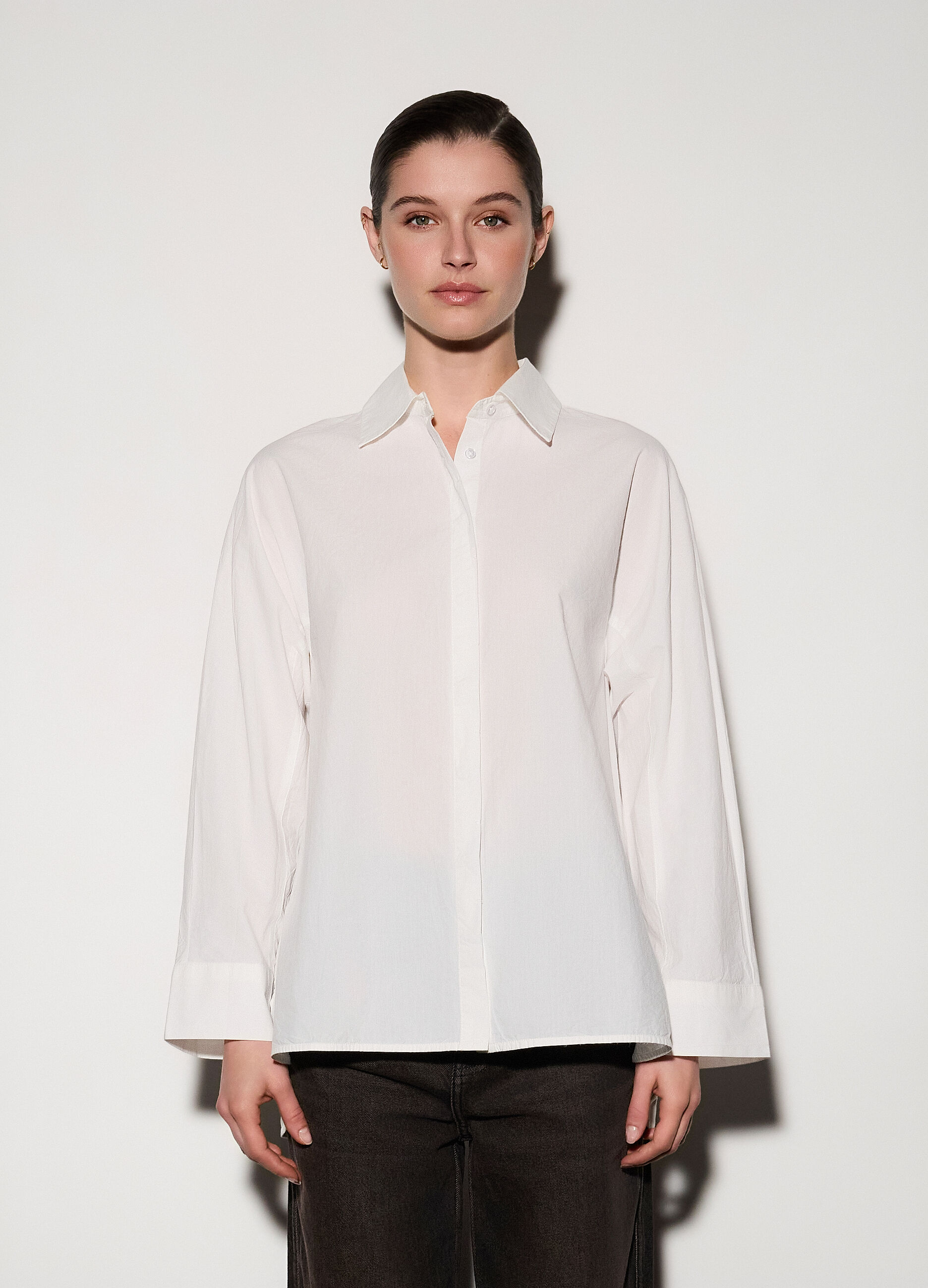 Camicia over fit in con collo alla francese in popeline donna_1