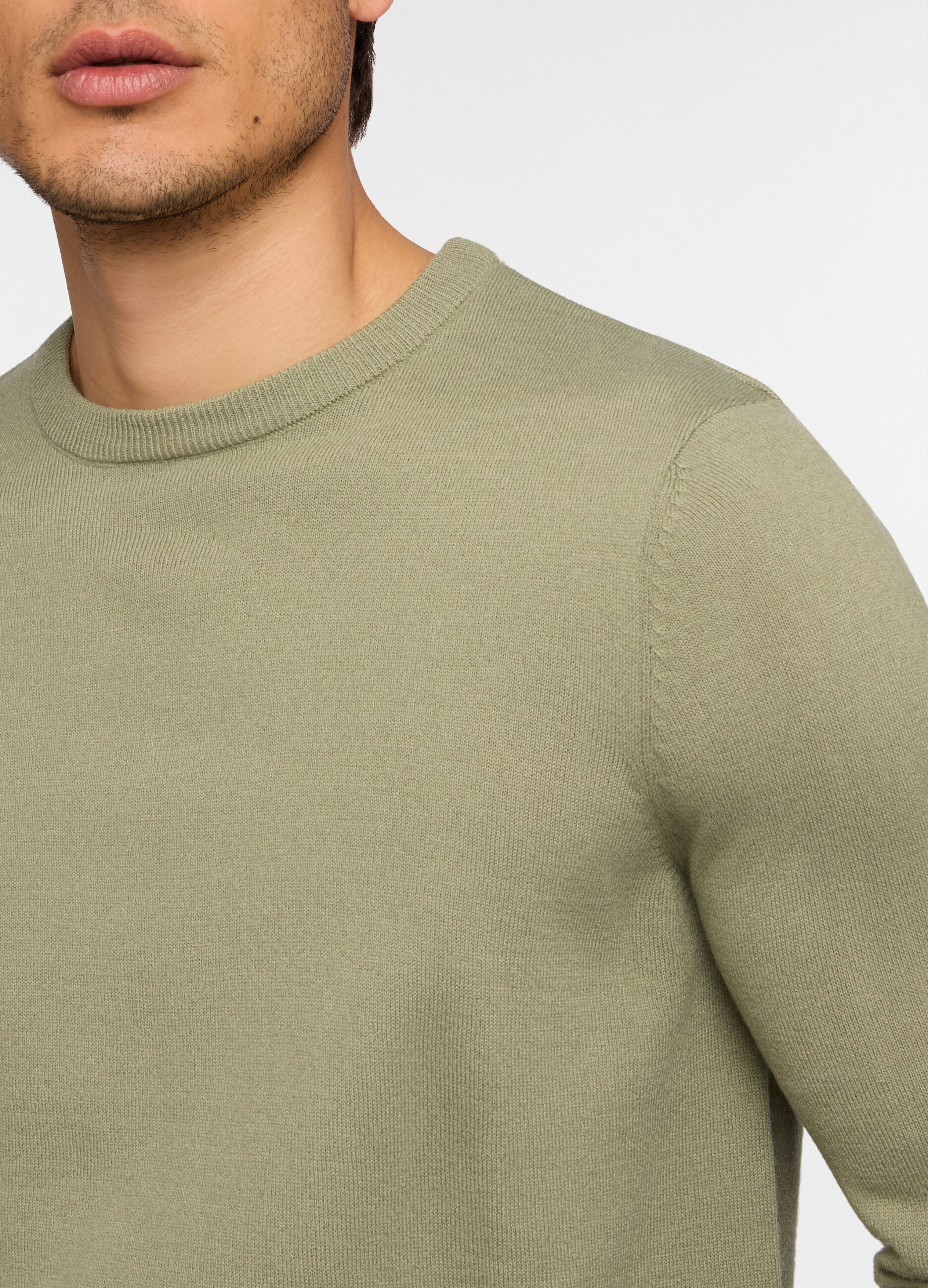 Maglione girocollo in maglia rasata uomo_2