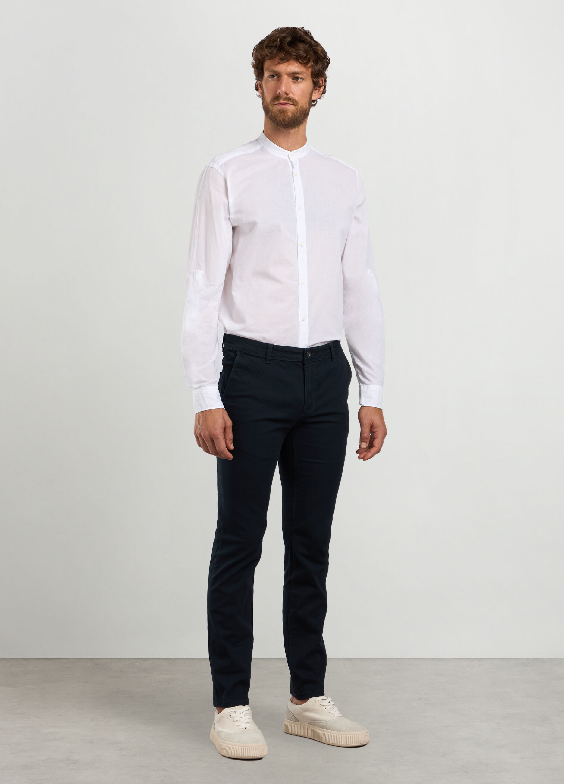 Pantaloni slim fit in twill di cotone stretch uomo_0