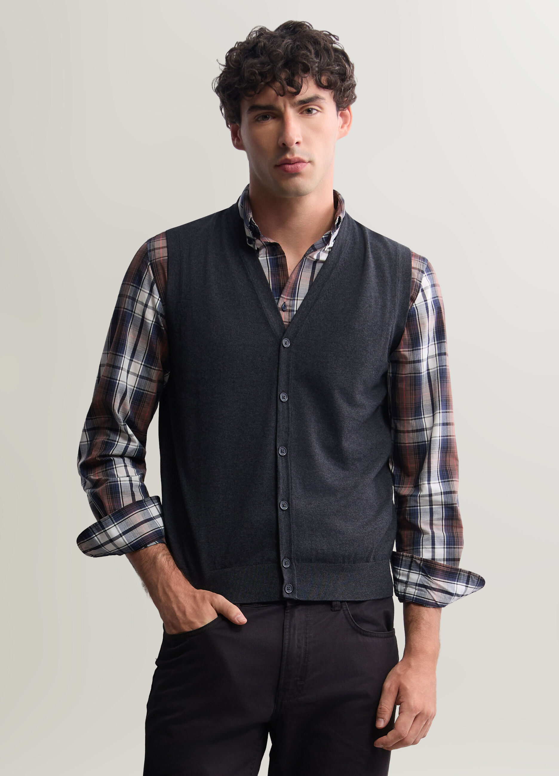 Gilet in maglia con scollo a V uomo_0