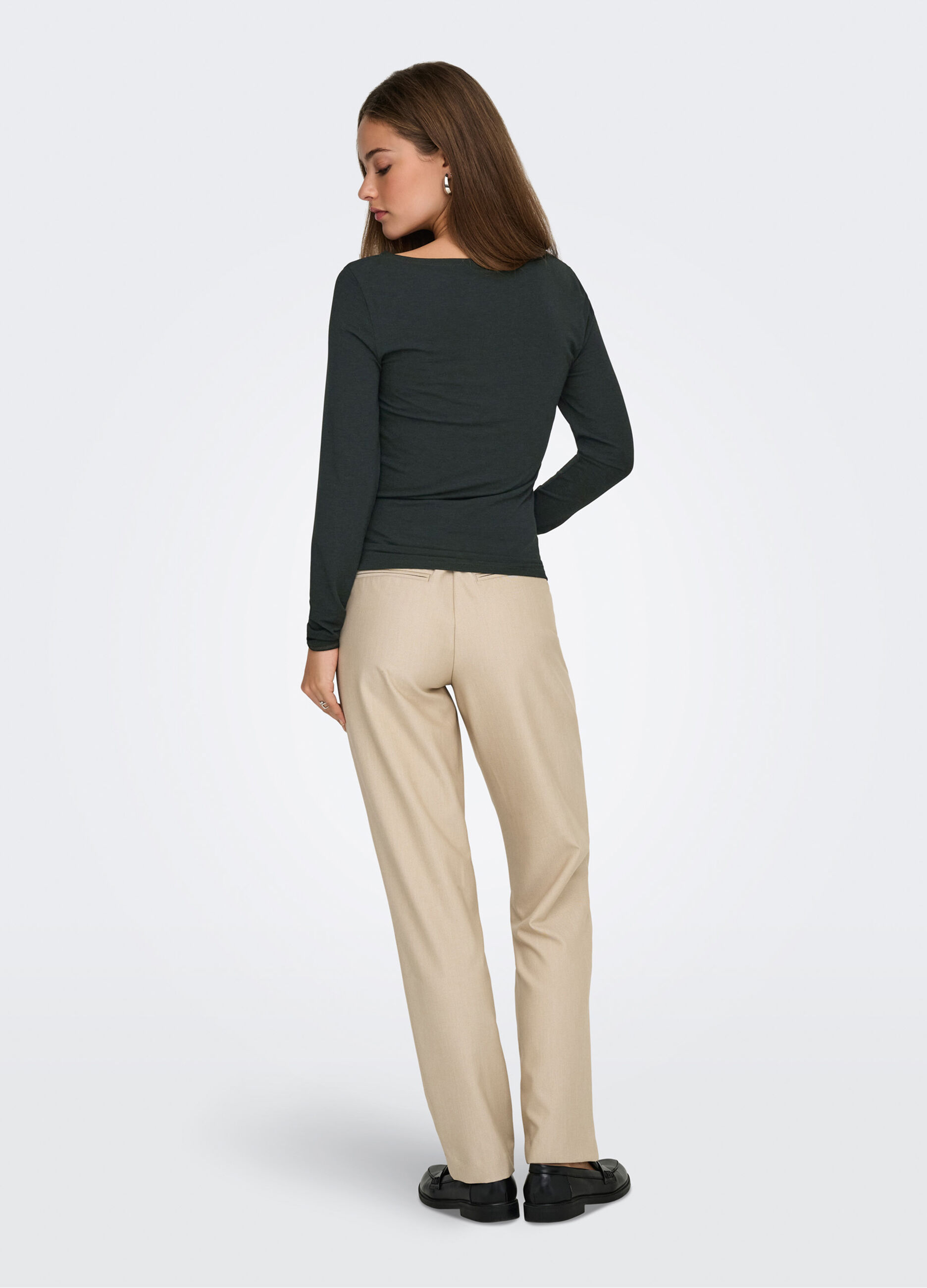 T-shirt con scollo a barchetta donna_1