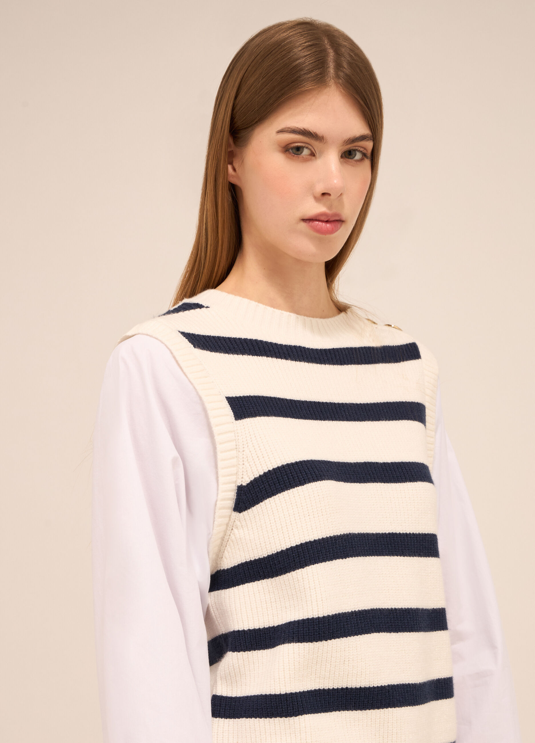 Tricot smanicato in misto viscosa donna_2